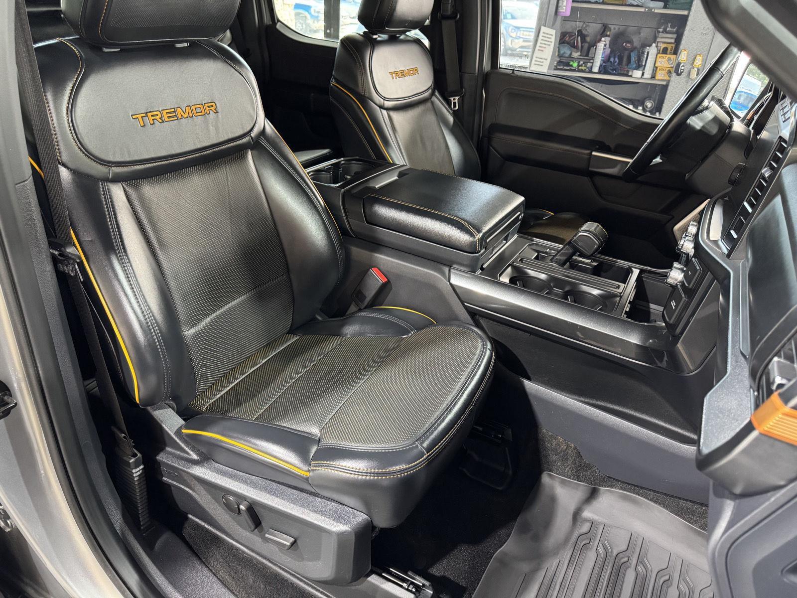 Vehicle photo 26