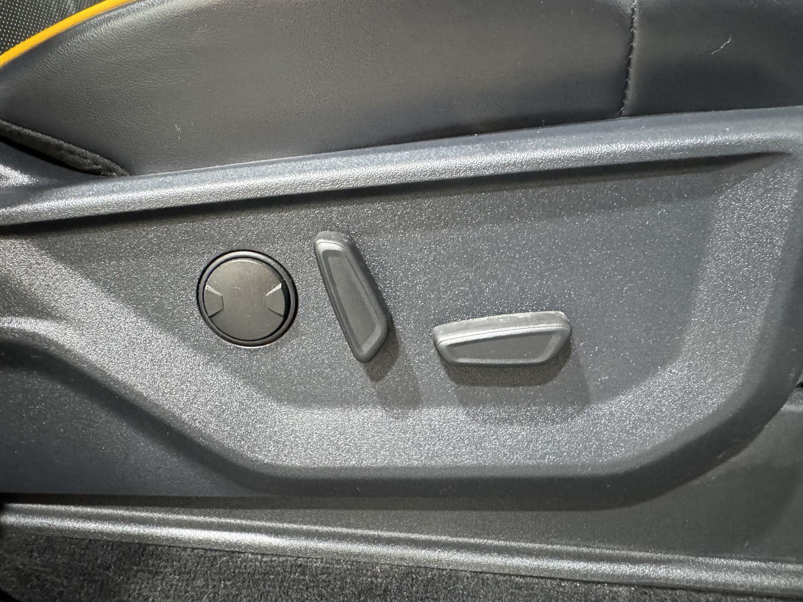 Vehicle photo 27