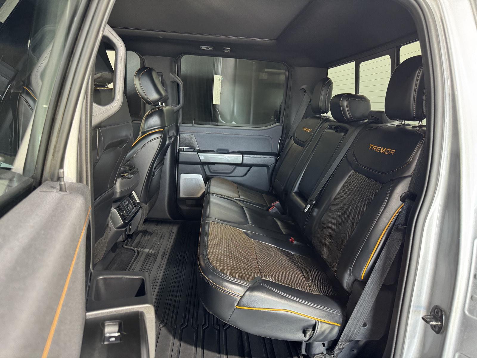 Vehicle photo 31