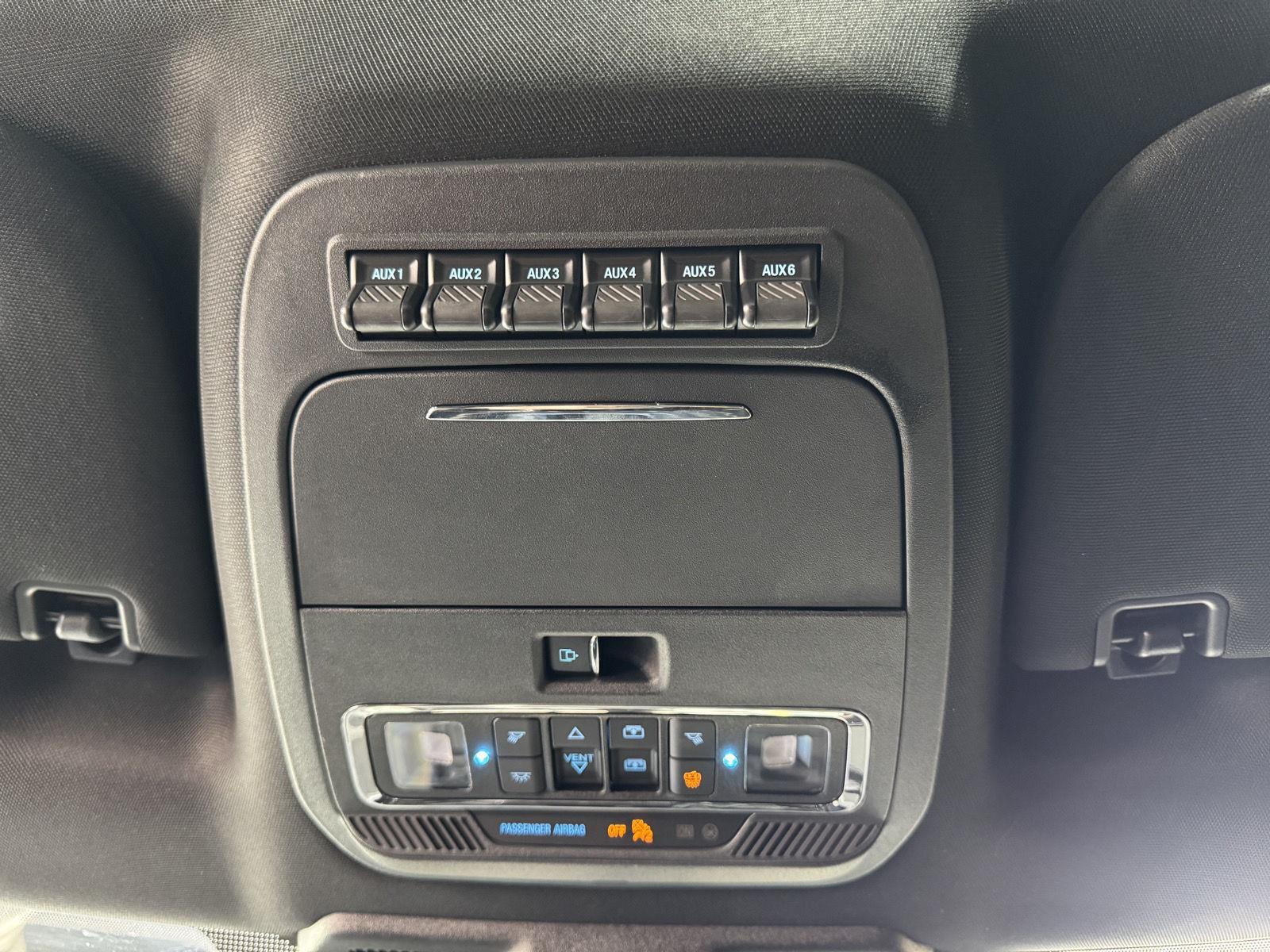 Vehicle photo 32