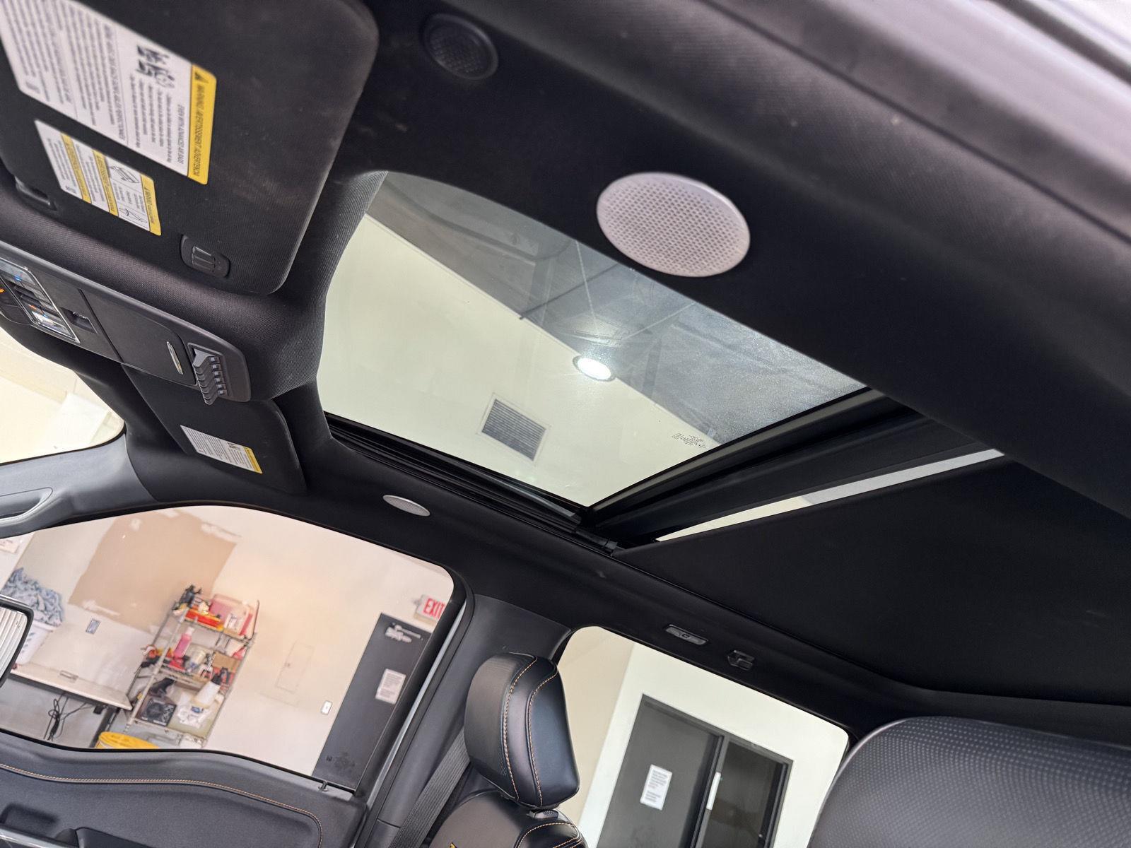 Vehicle photo 33