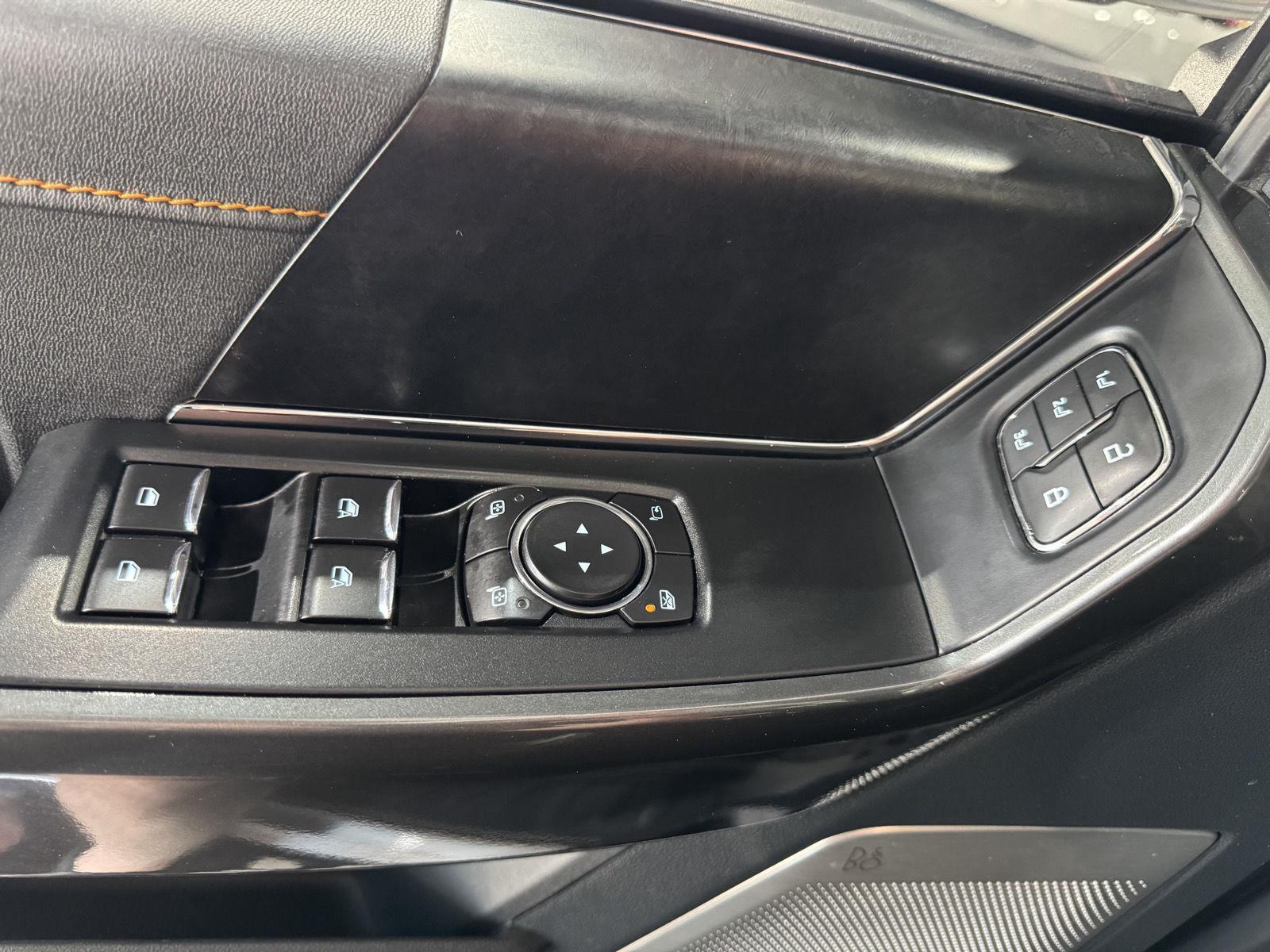 Vehicle photo 38