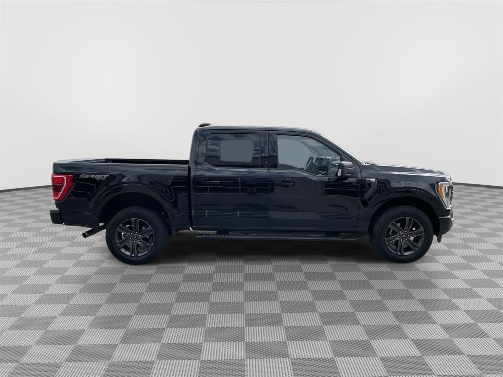 Vehicle photo 6