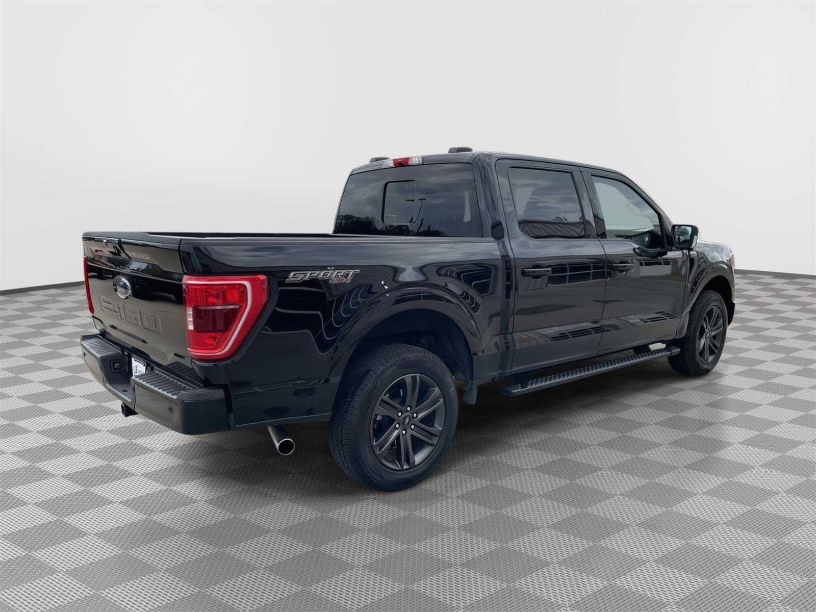 Vehicle photo 7