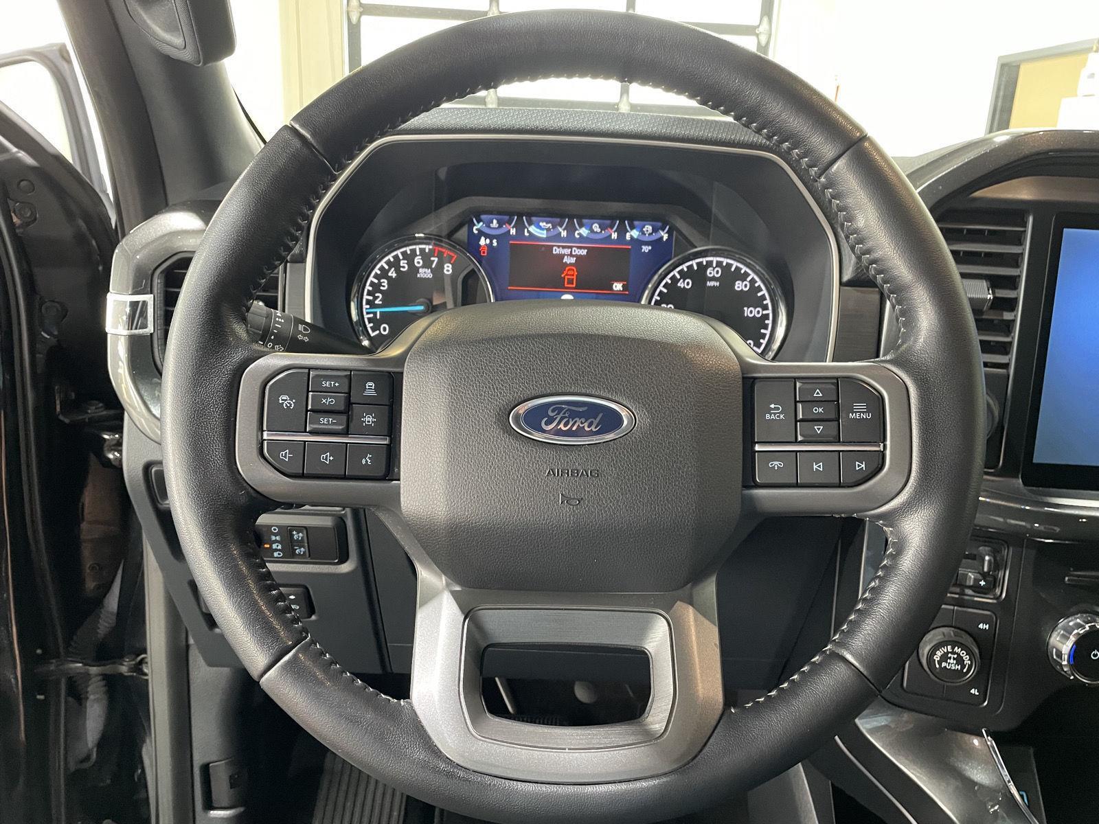 Vehicle photo 12