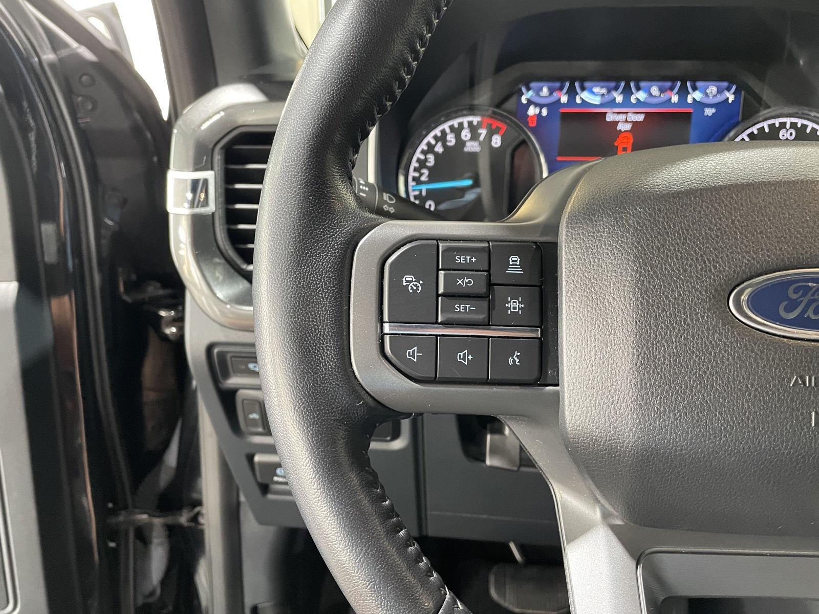 Vehicle photo 14