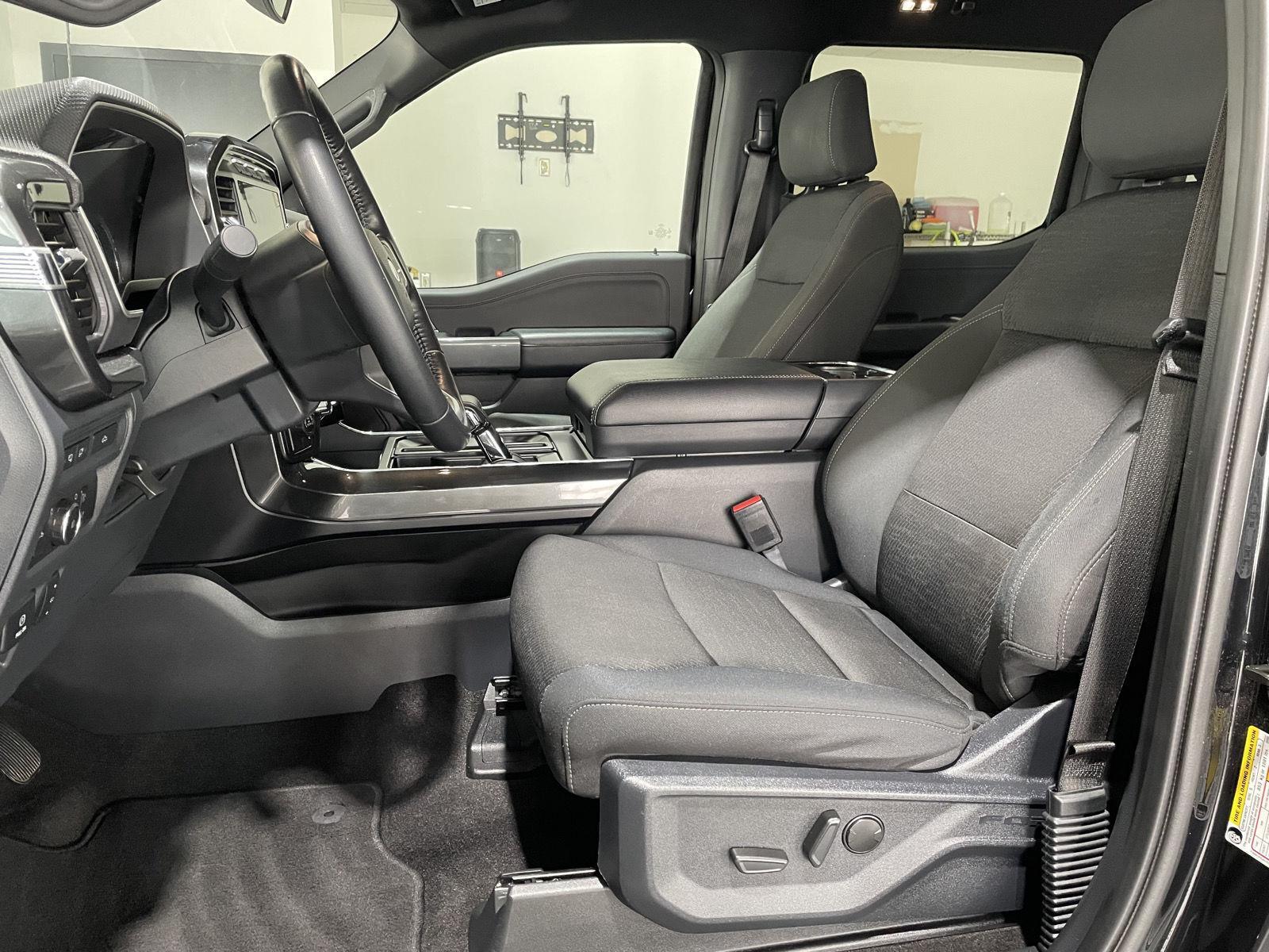 Vehicle photo 19