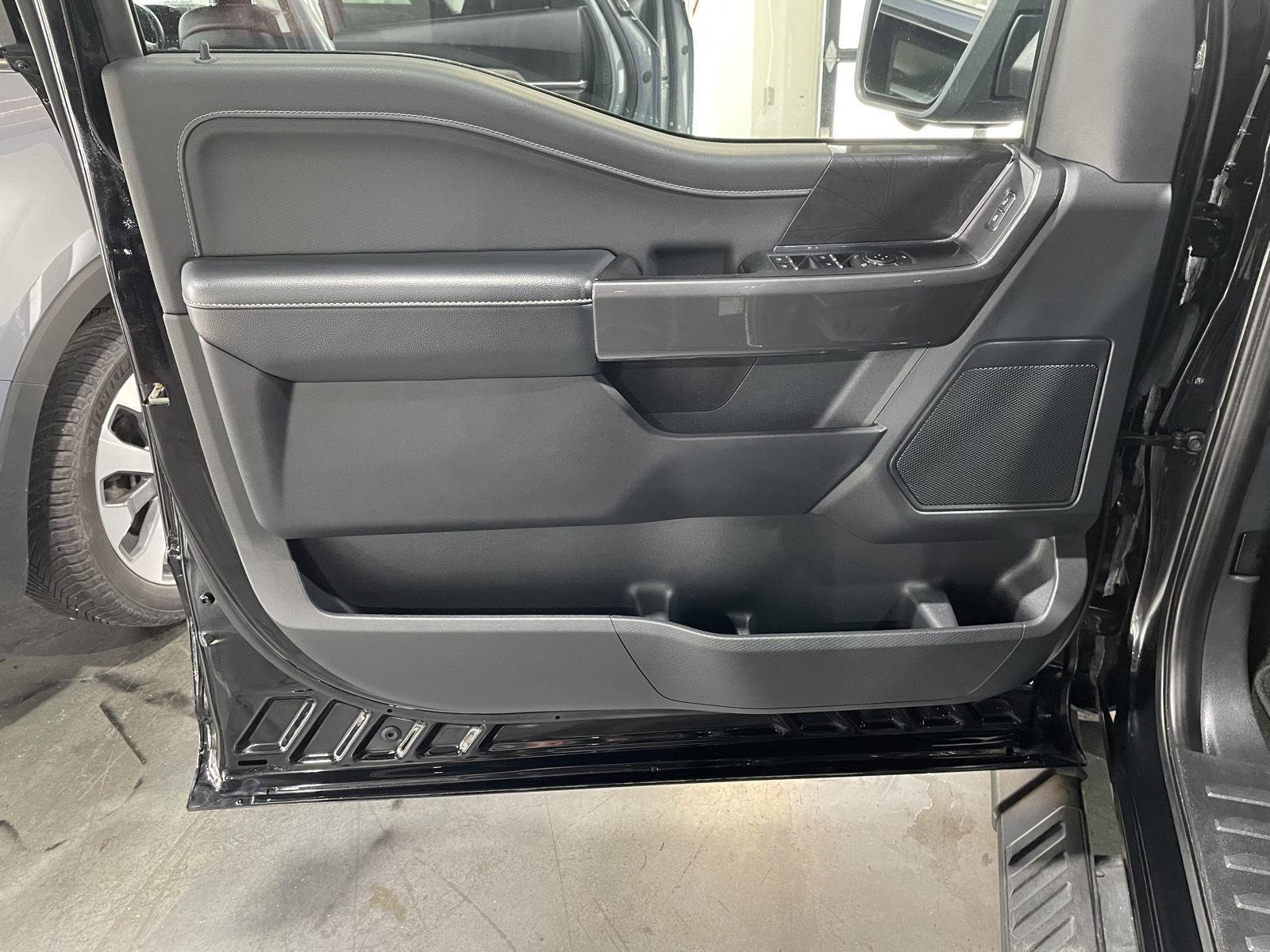 Vehicle photo 22