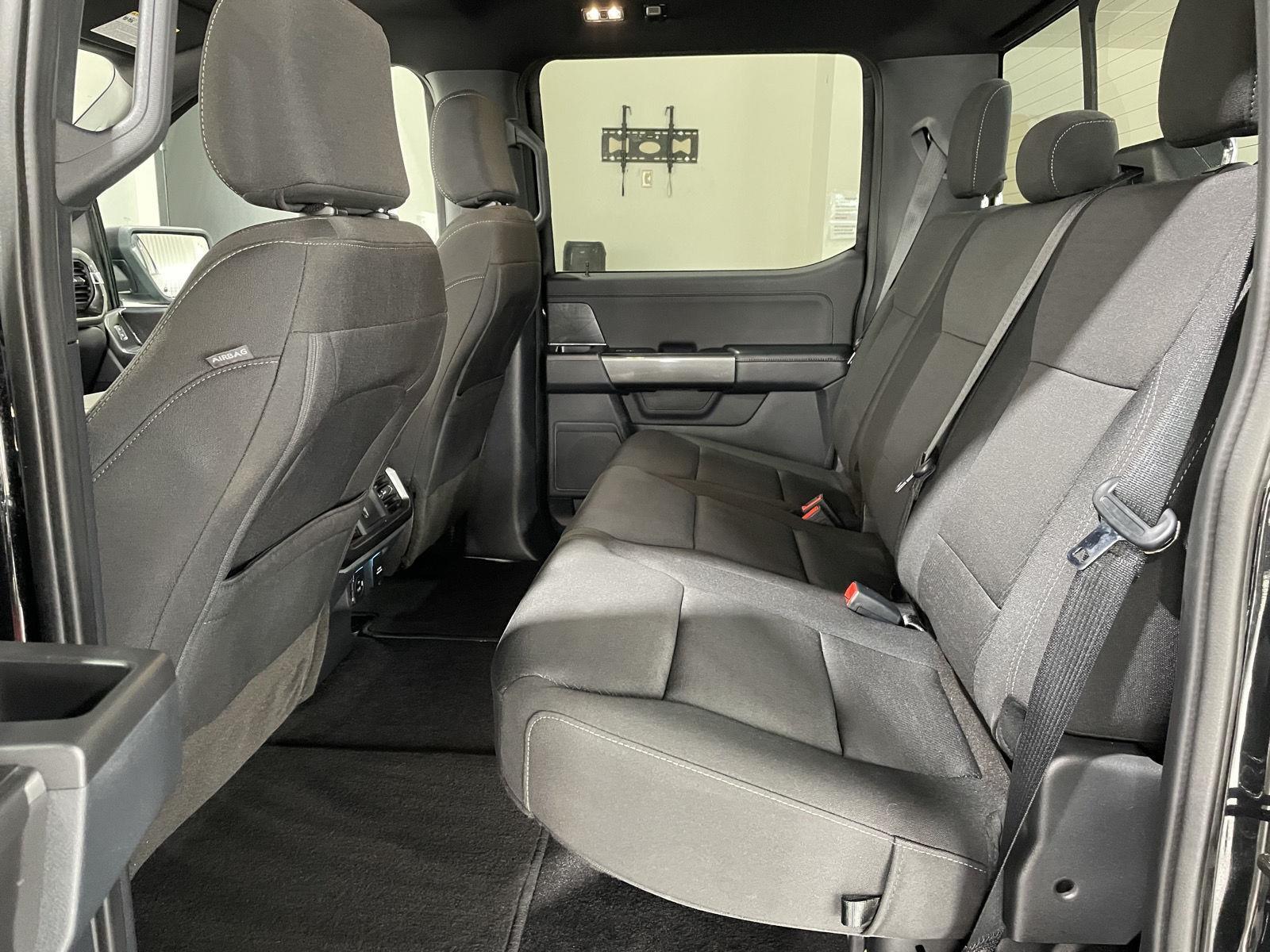Vehicle photo 25