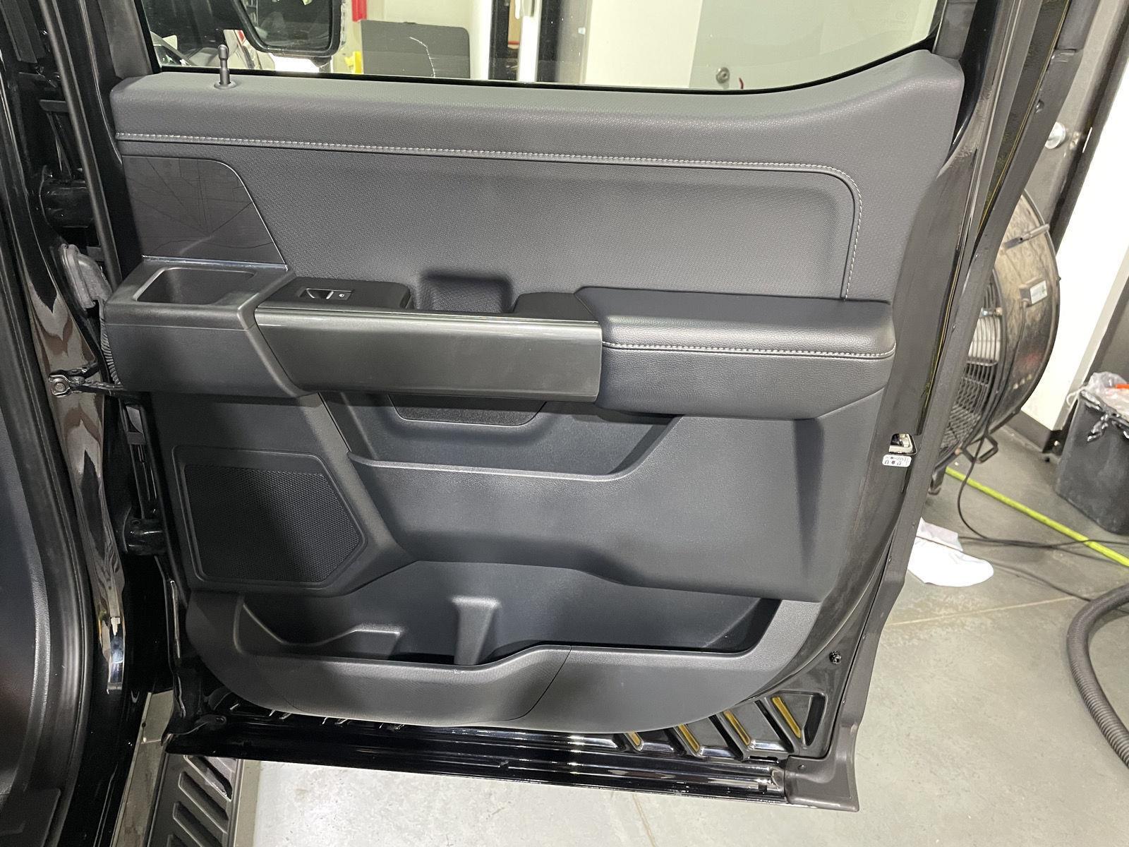 Vehicle photo 27