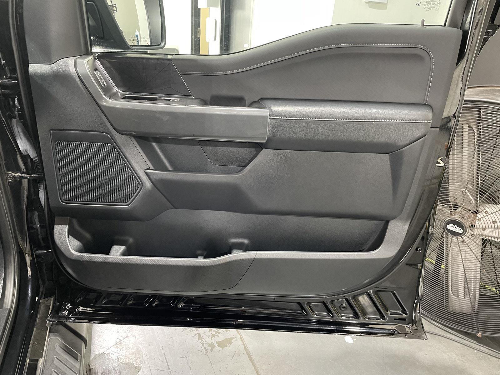 Vehicle photo 28