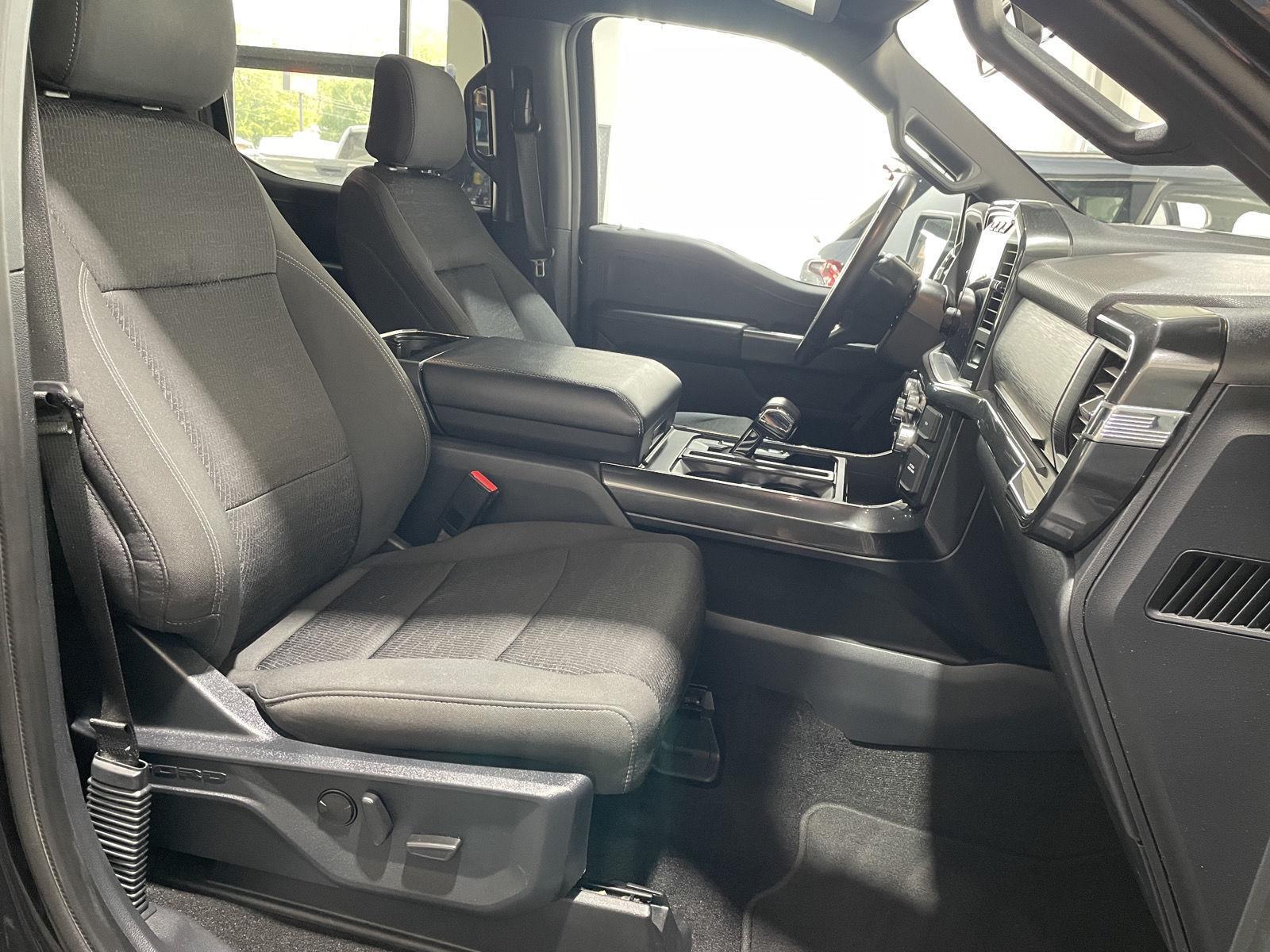 Vehicle photo 29