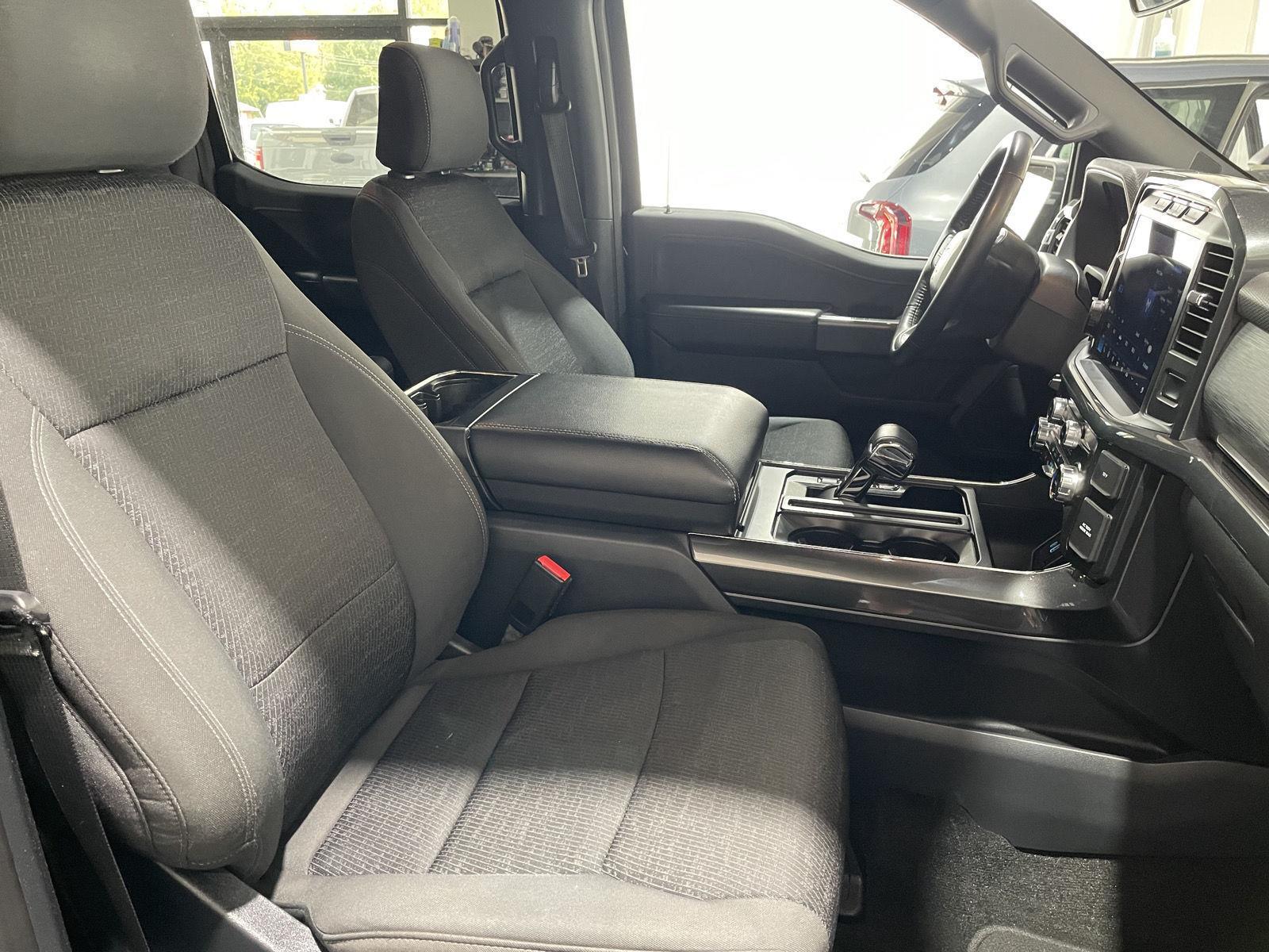 Vehicle photo 30