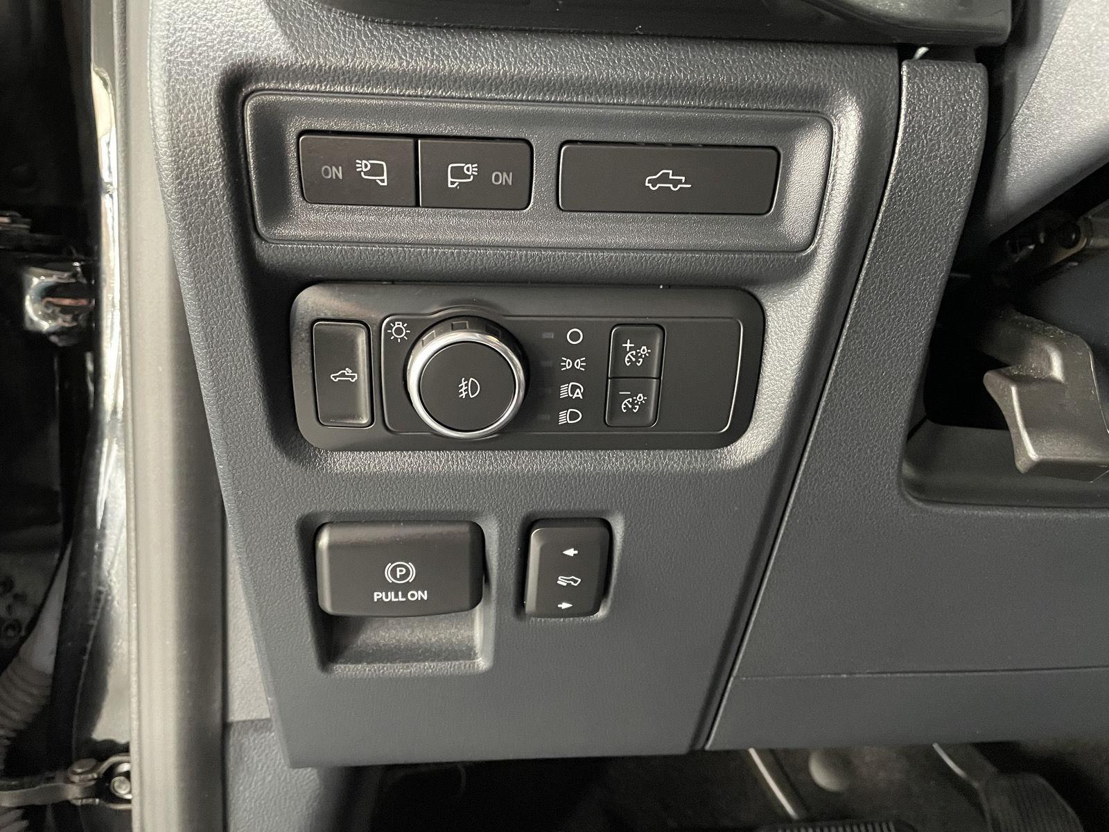 Vehicle photo 16