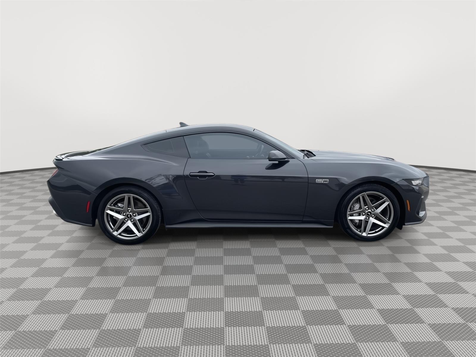 Vehicle photo 7