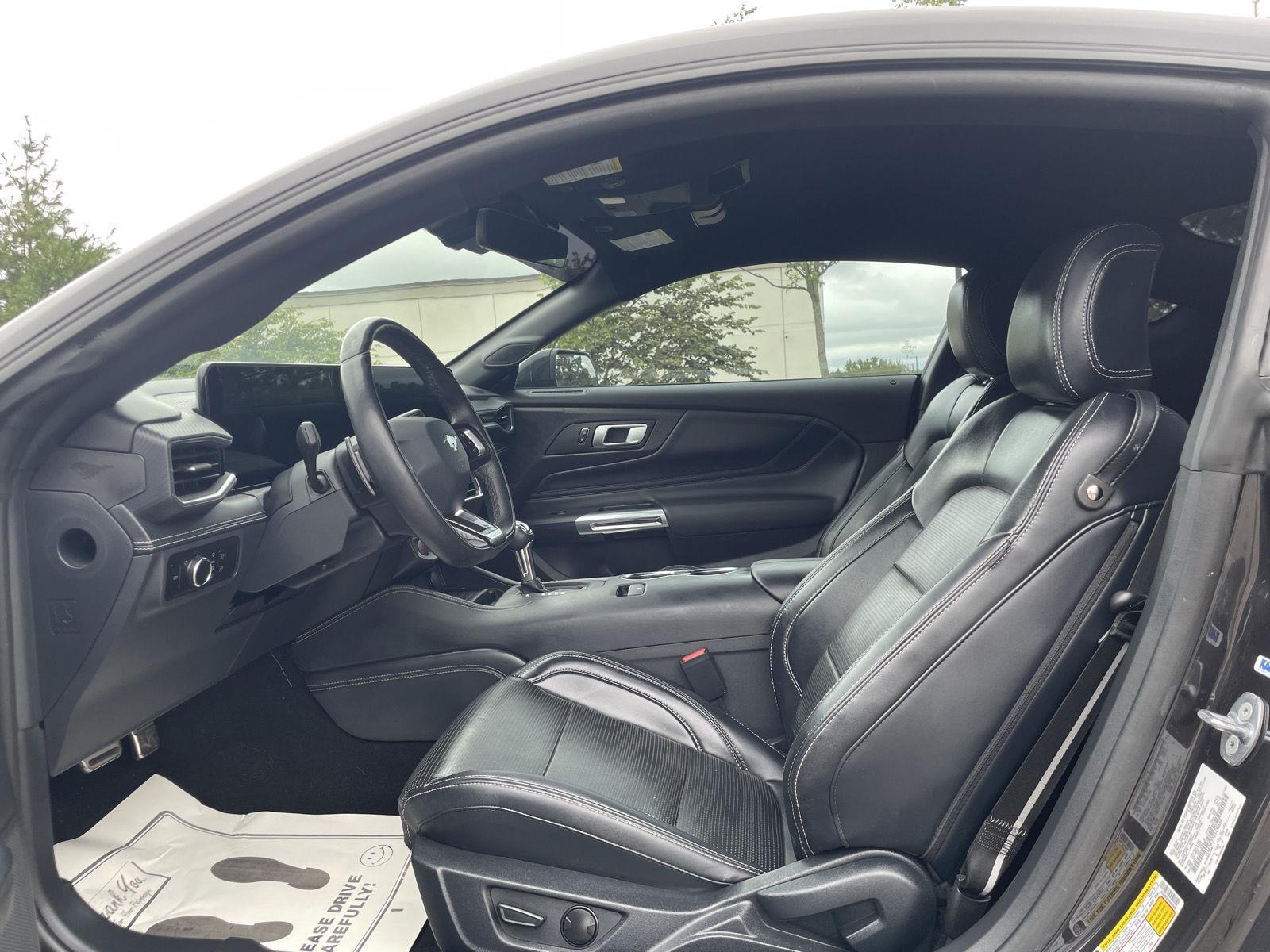 Vehicle photo 13