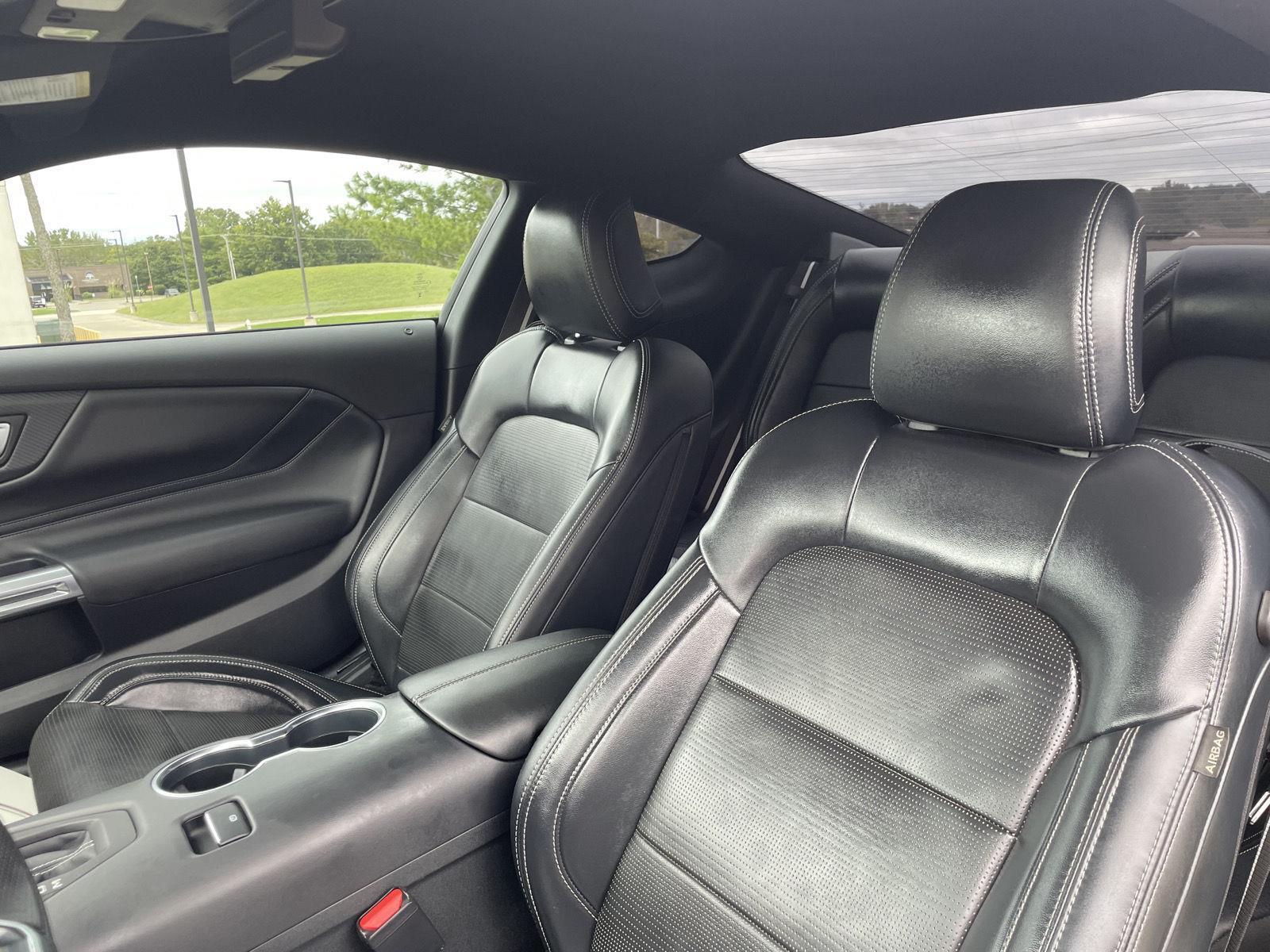 Vehicle photo 14