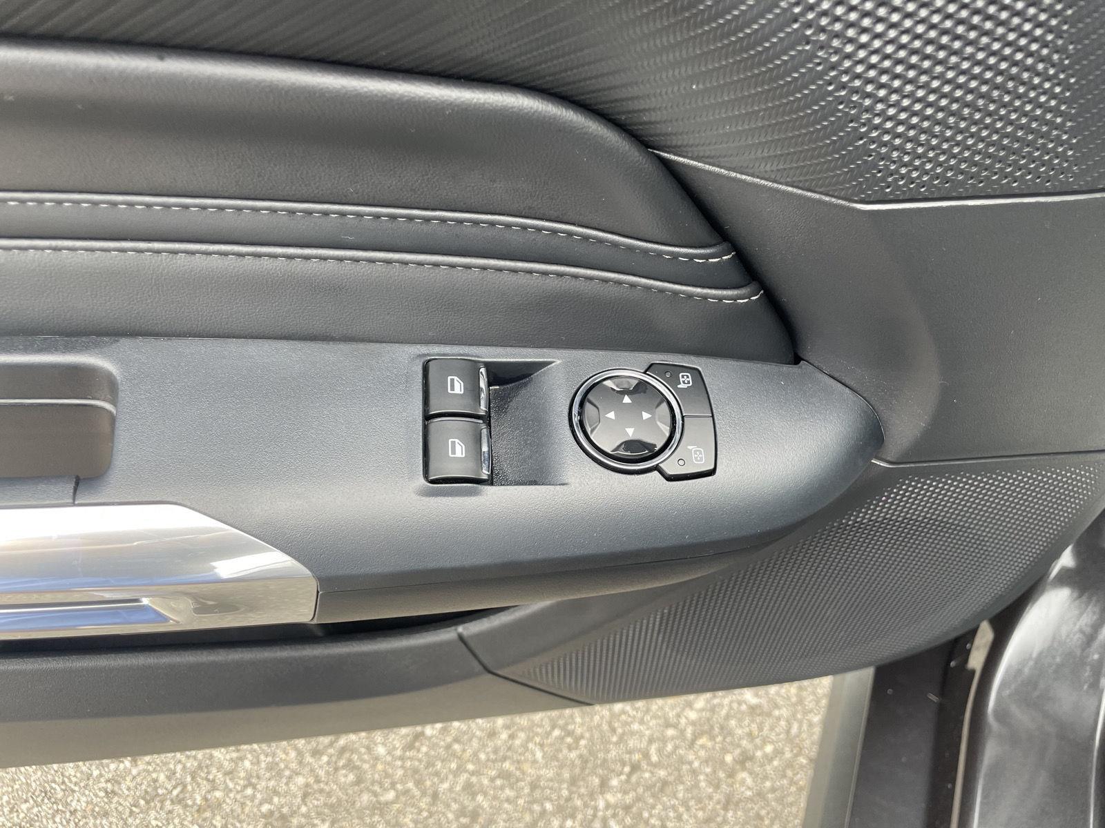 Vehicle photo 16
