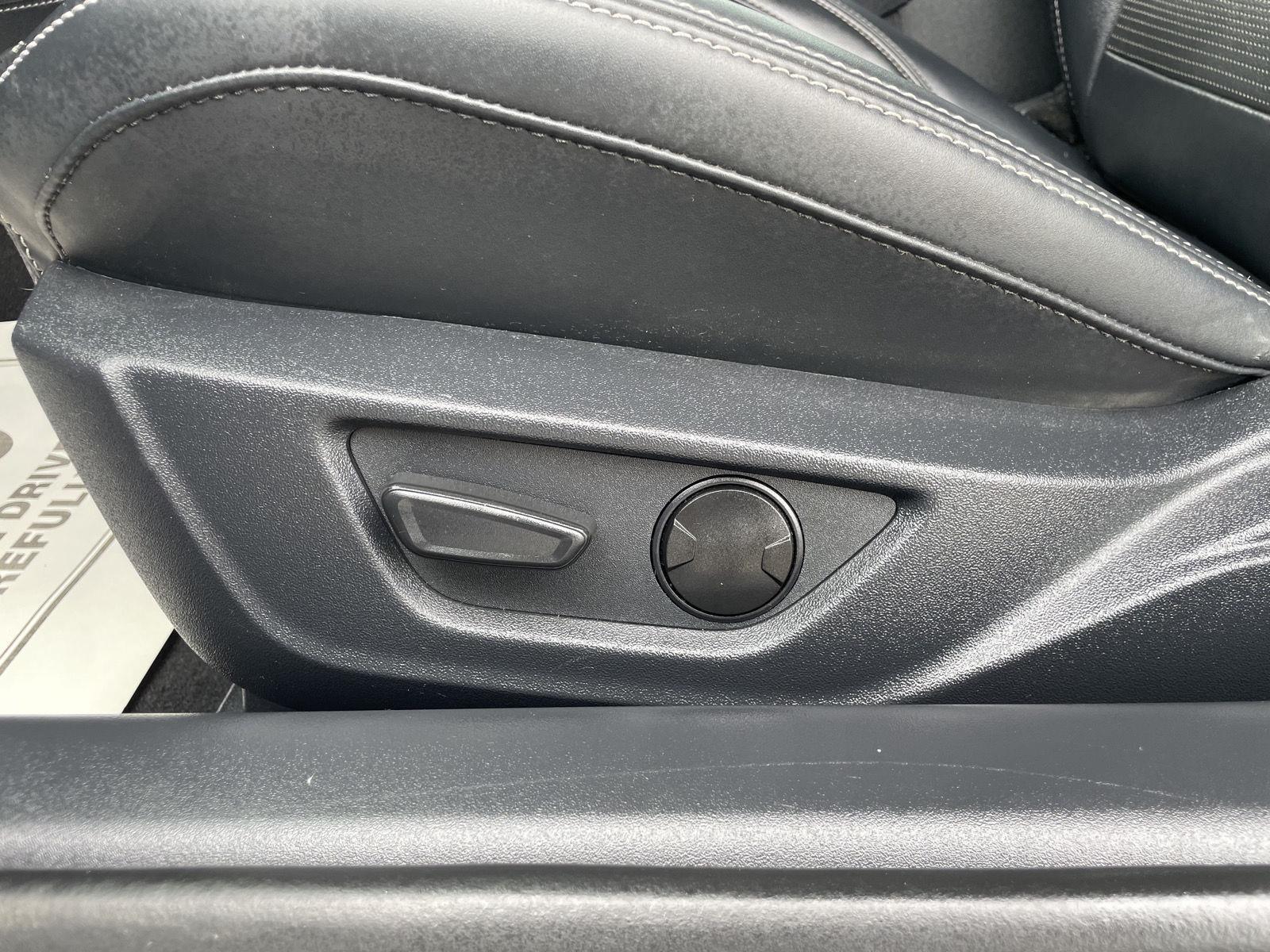 Vehicle photo 17