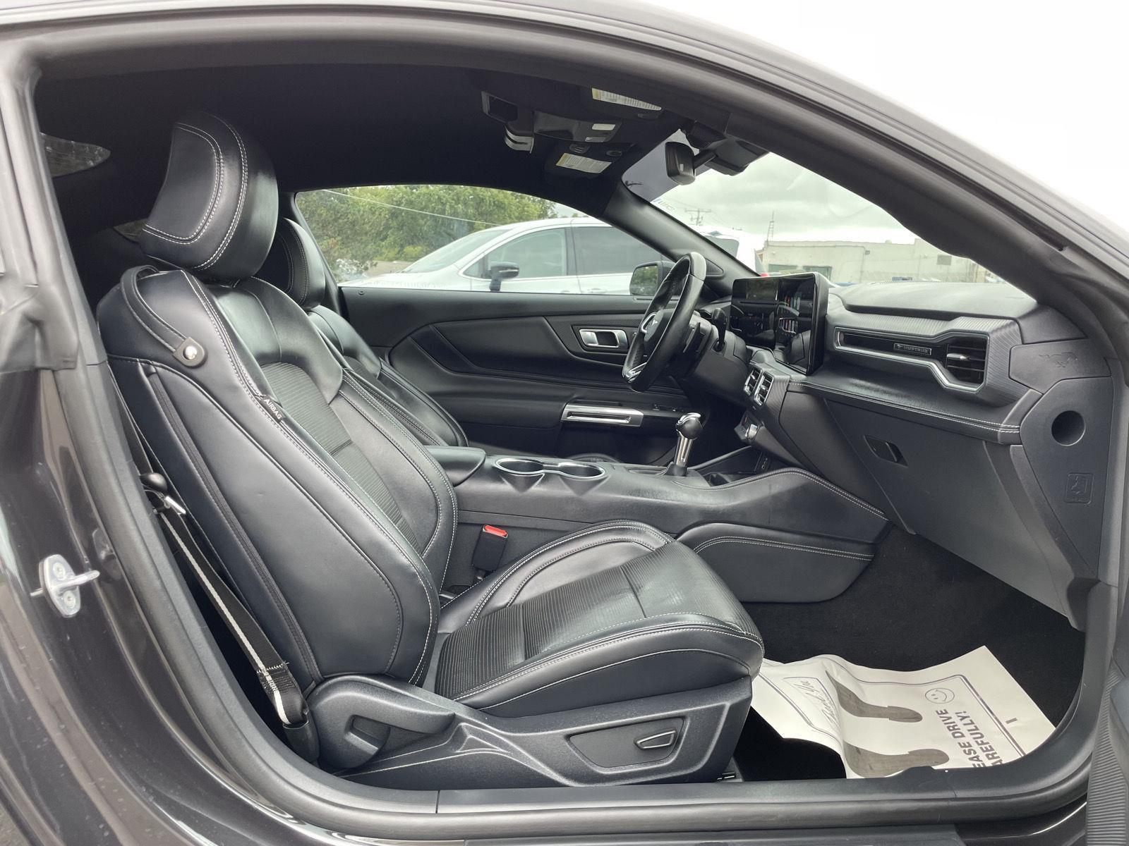 Vehicle photo 19