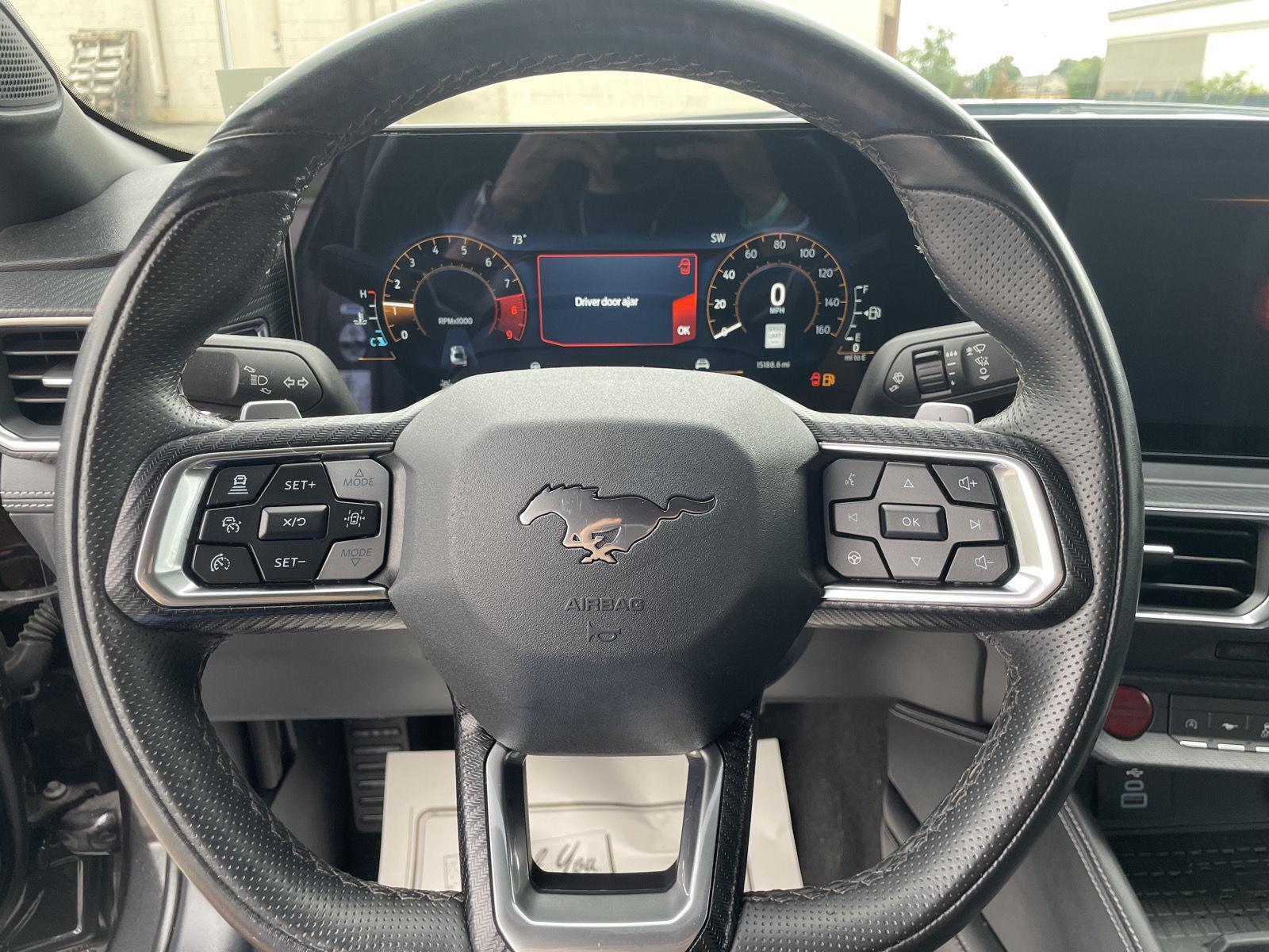 Vehicle photo 23