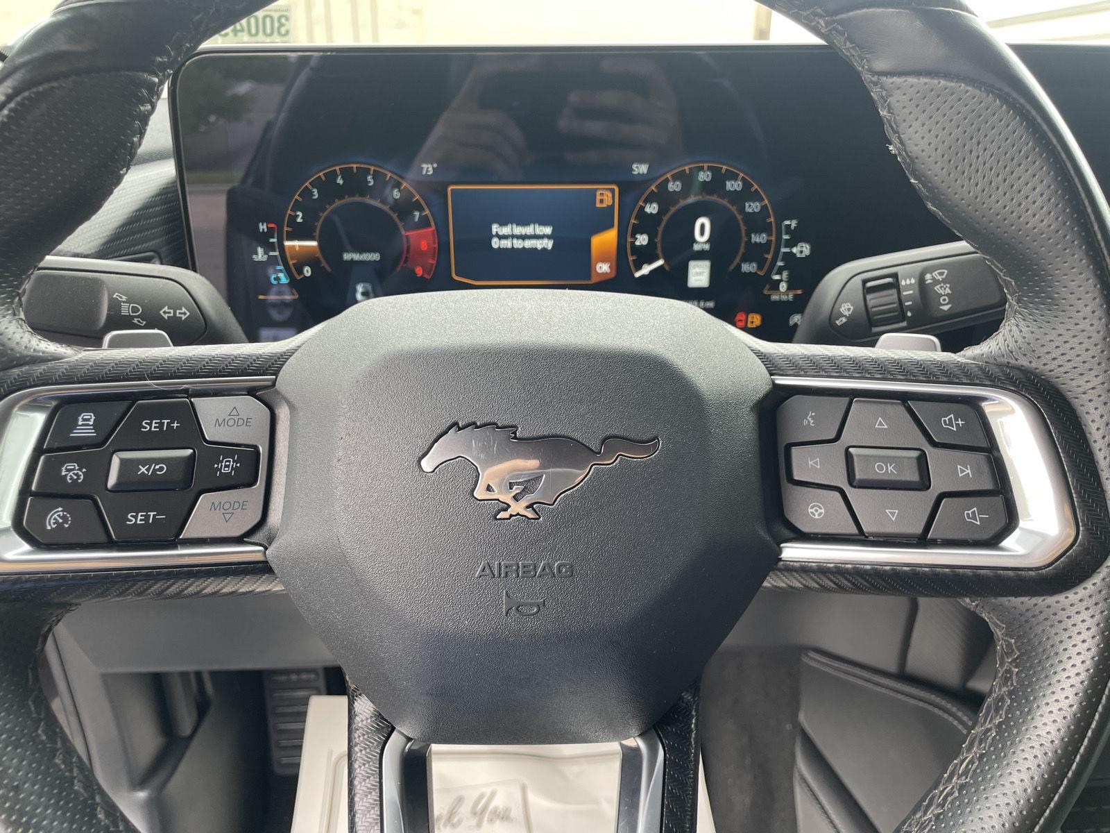 Vehicle photo 24