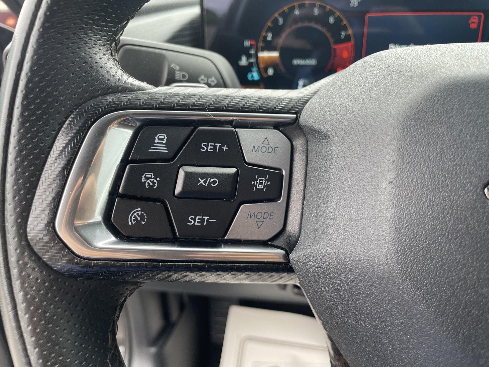Vehicle photo 25