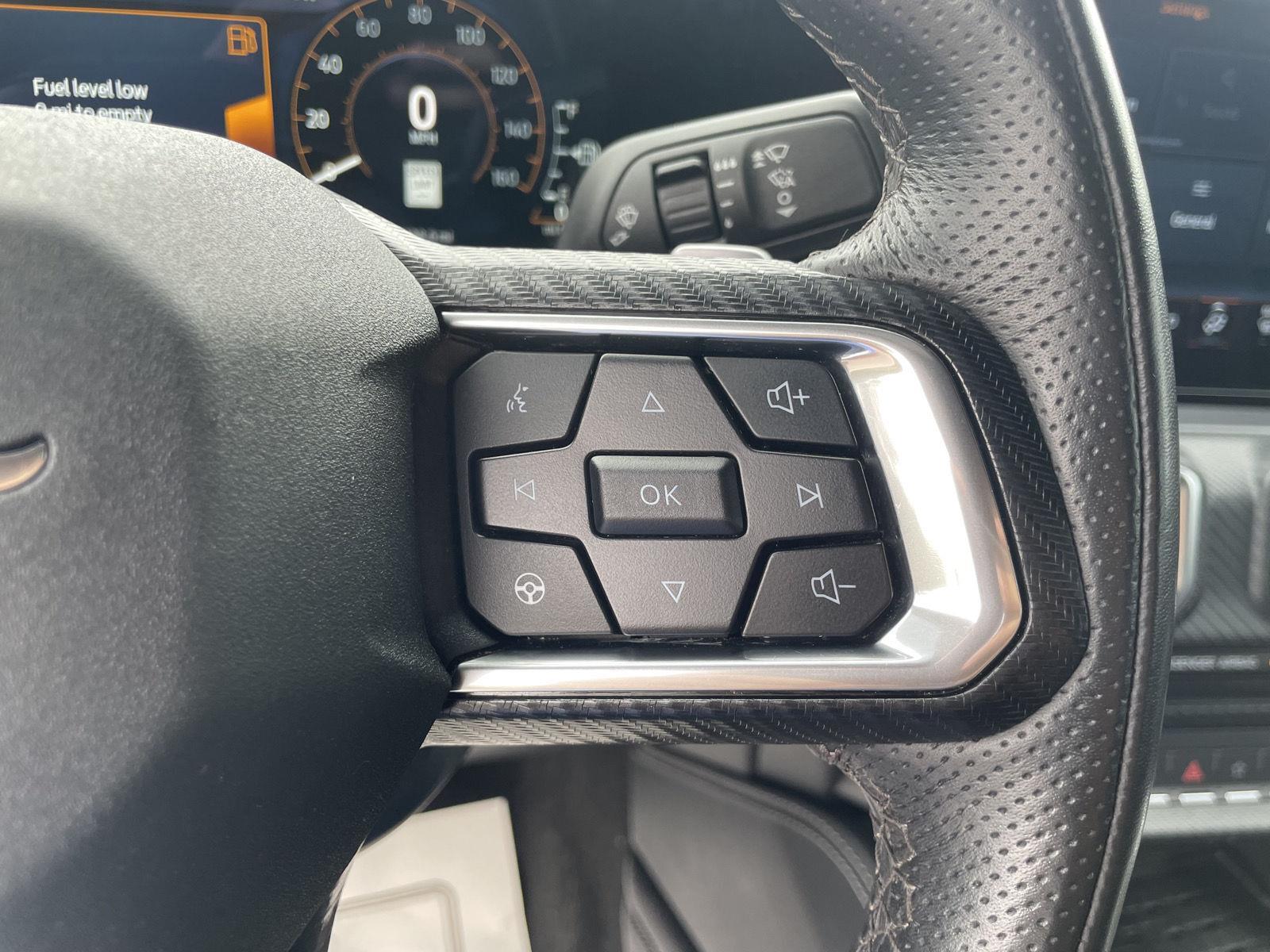 Vehicle photo 26