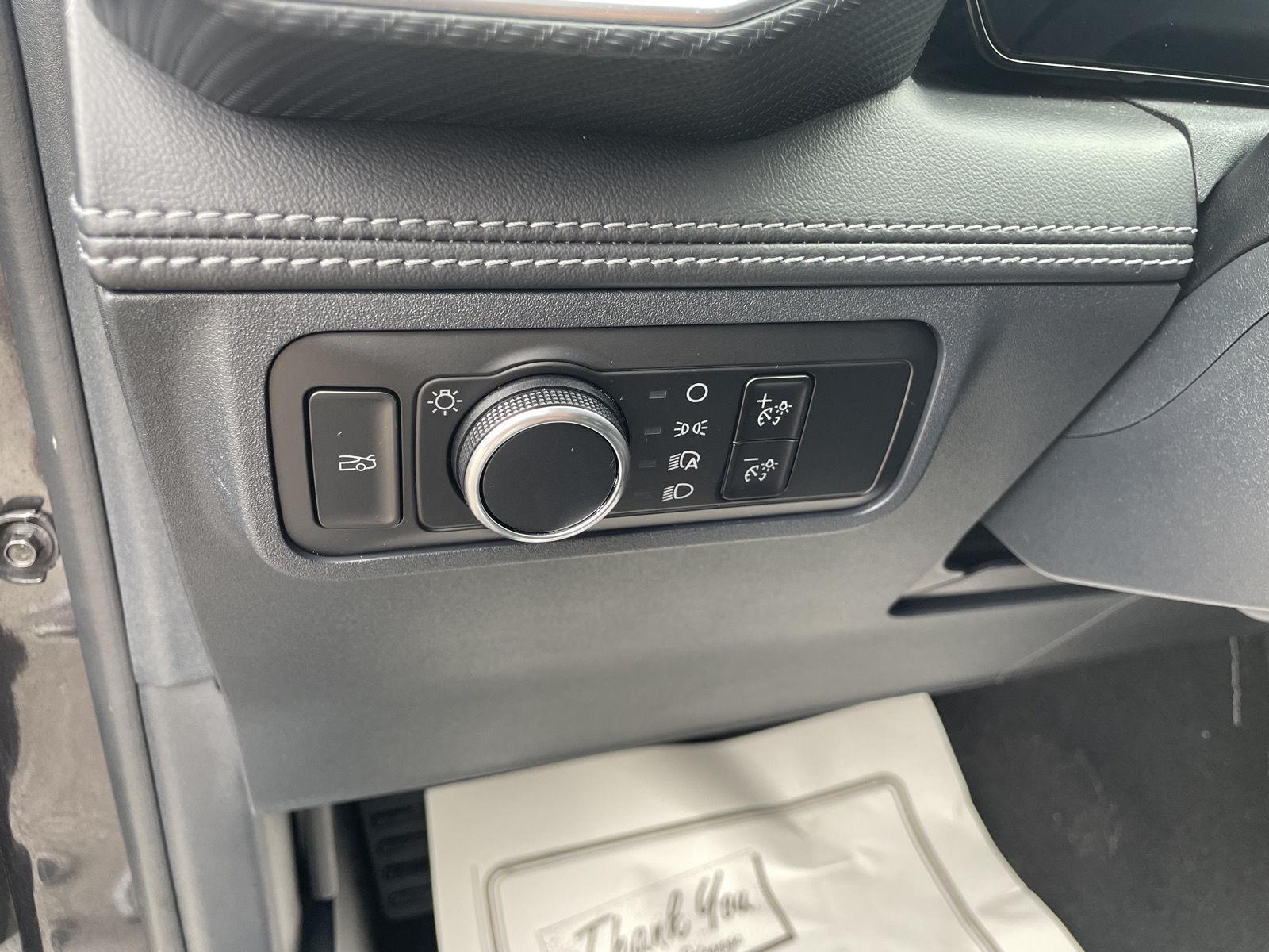 Vehicle photo 27