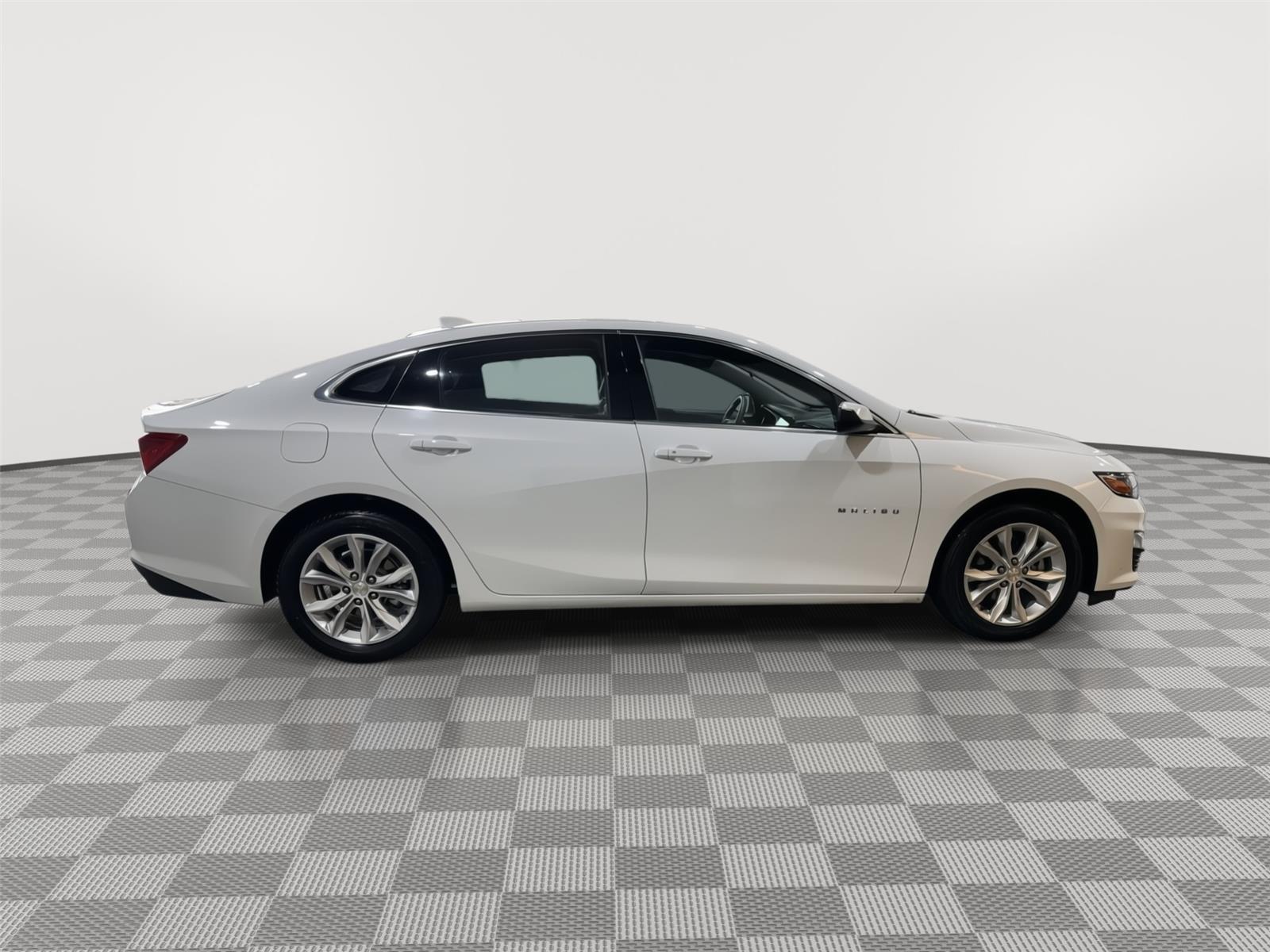 Vehicle photo 6