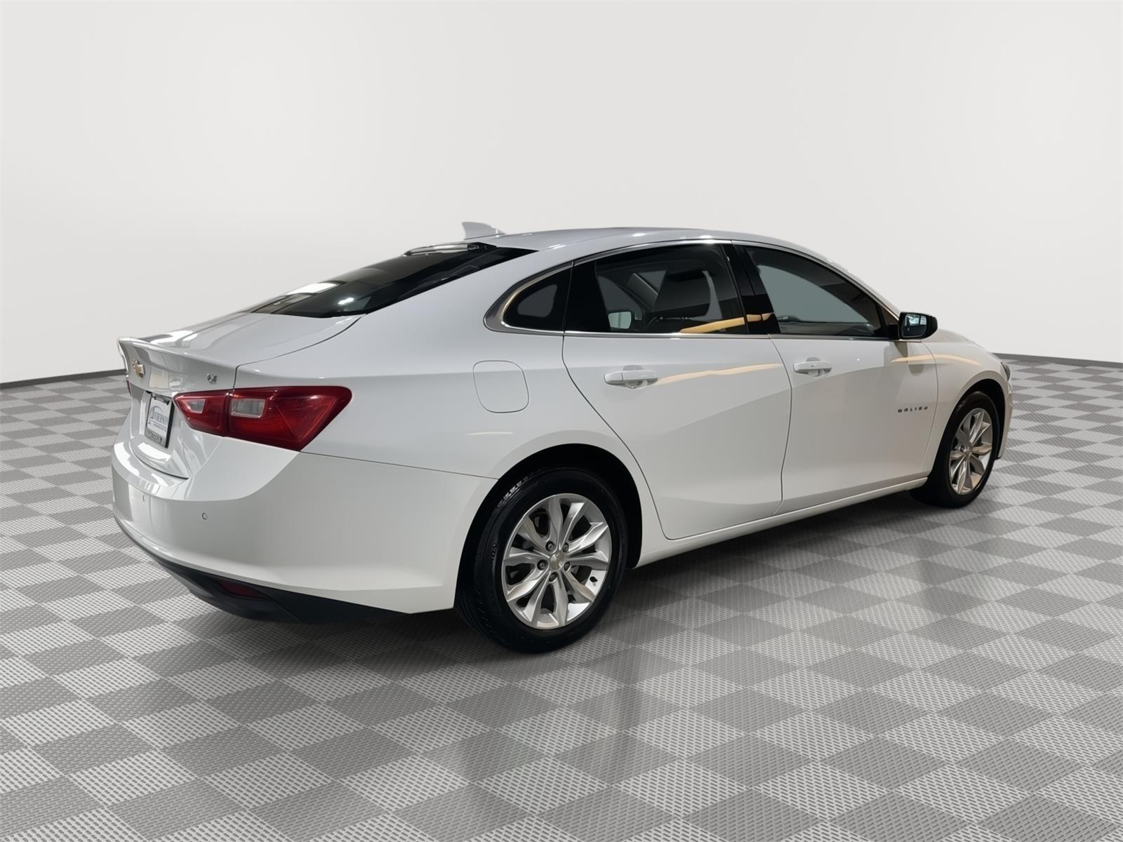 Vehicle photo 7