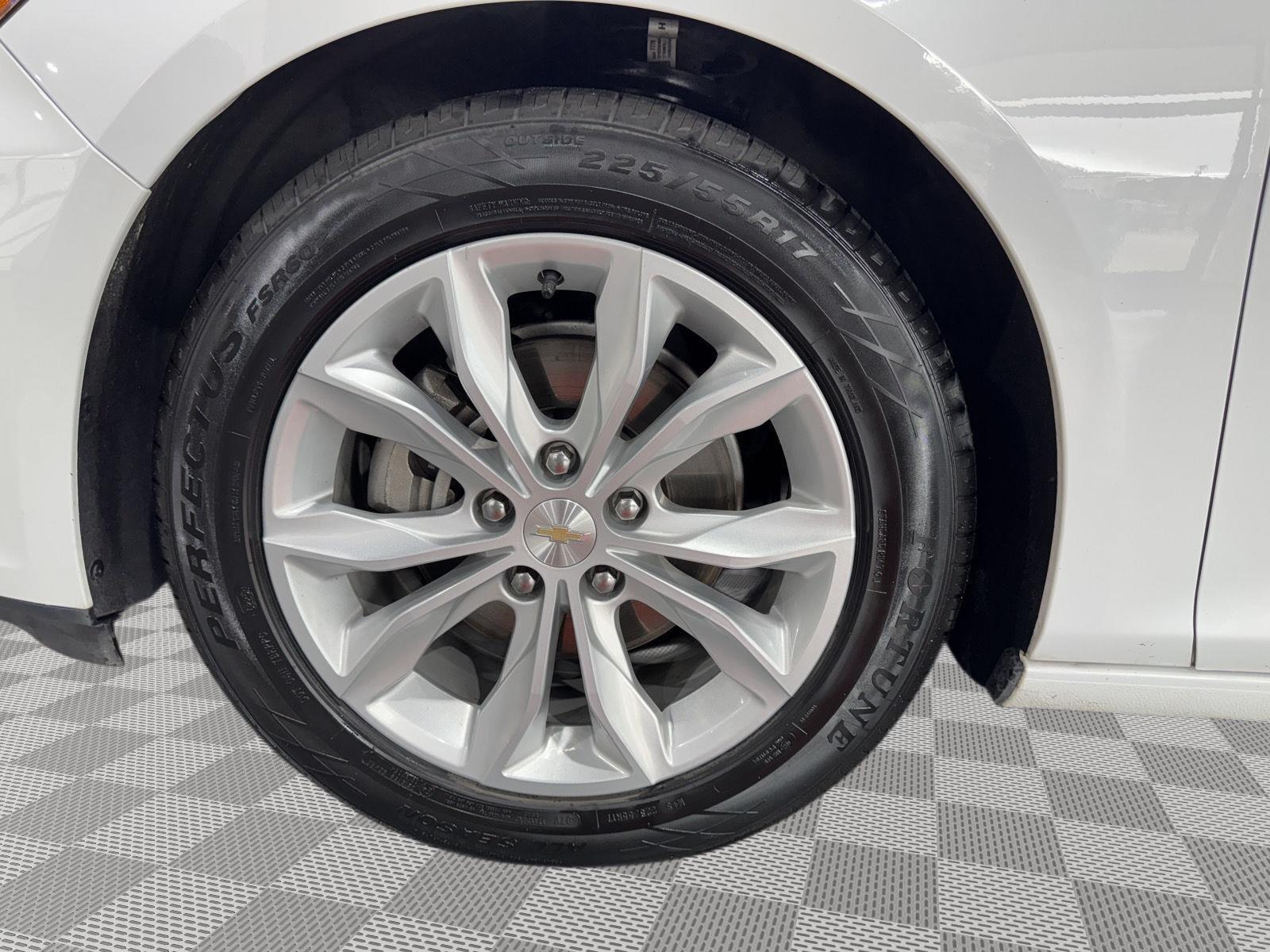 Vehicle photo 10
