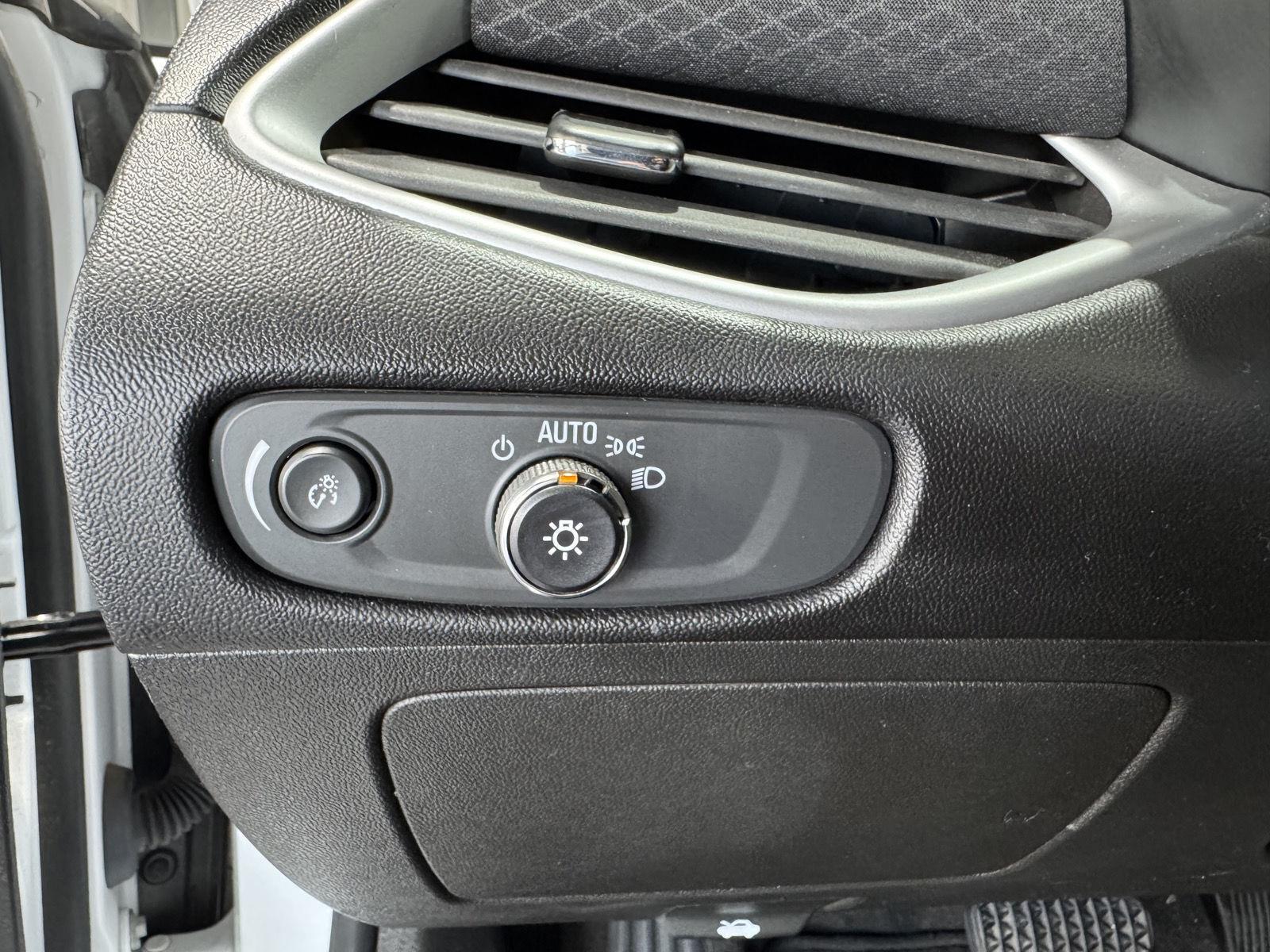 Vehicle photo 15
