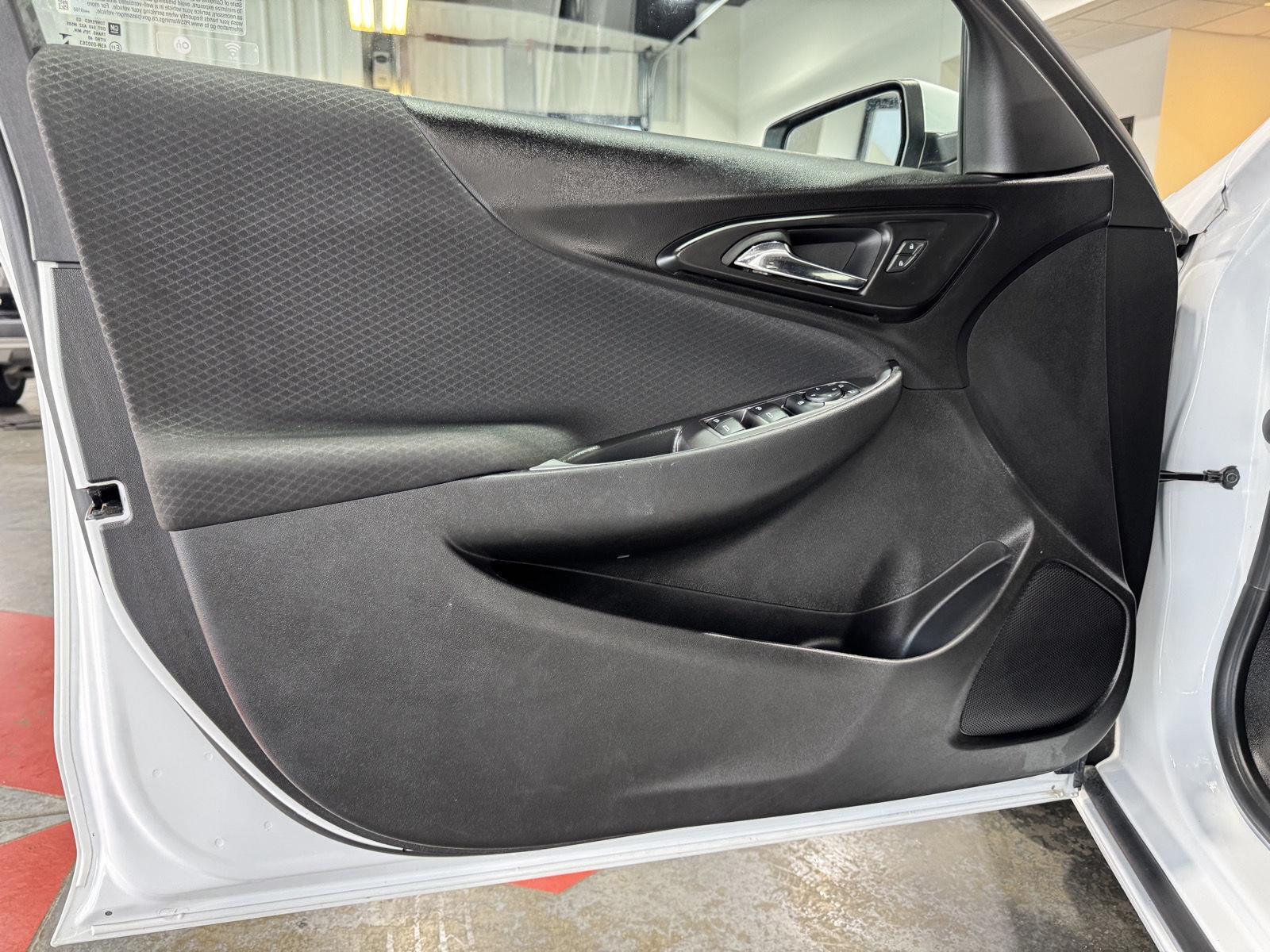Vehicle photo 16