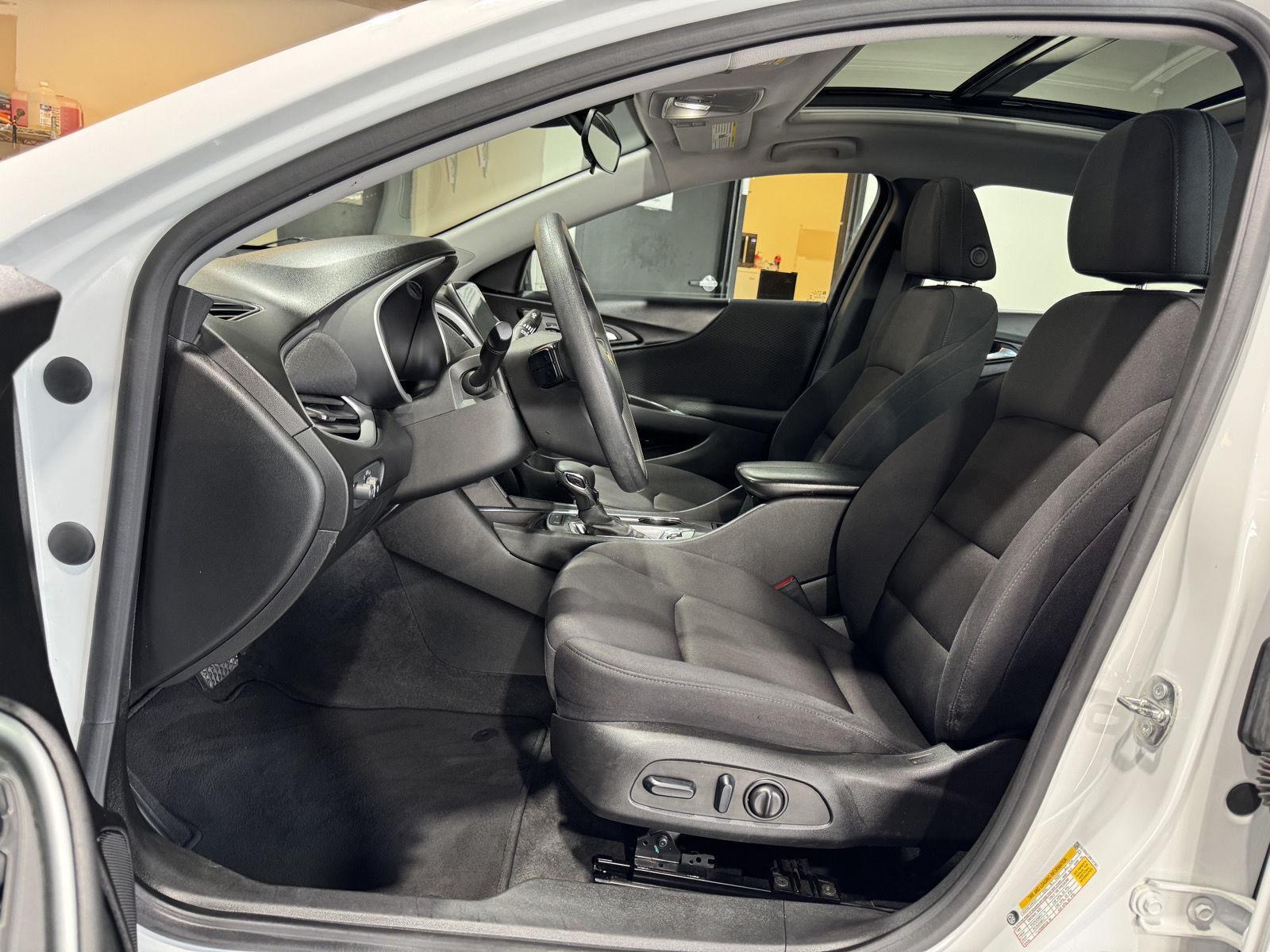 Vehicle photo 17