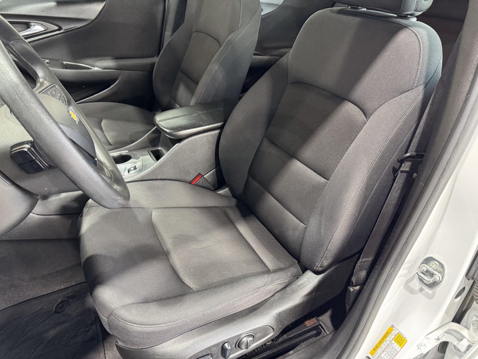 Vehicle photo 18
