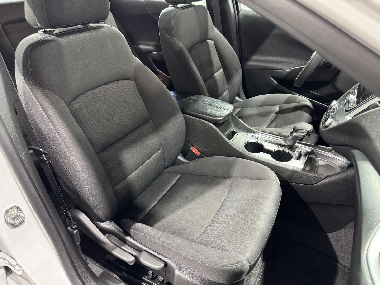 Vehicle photo 24