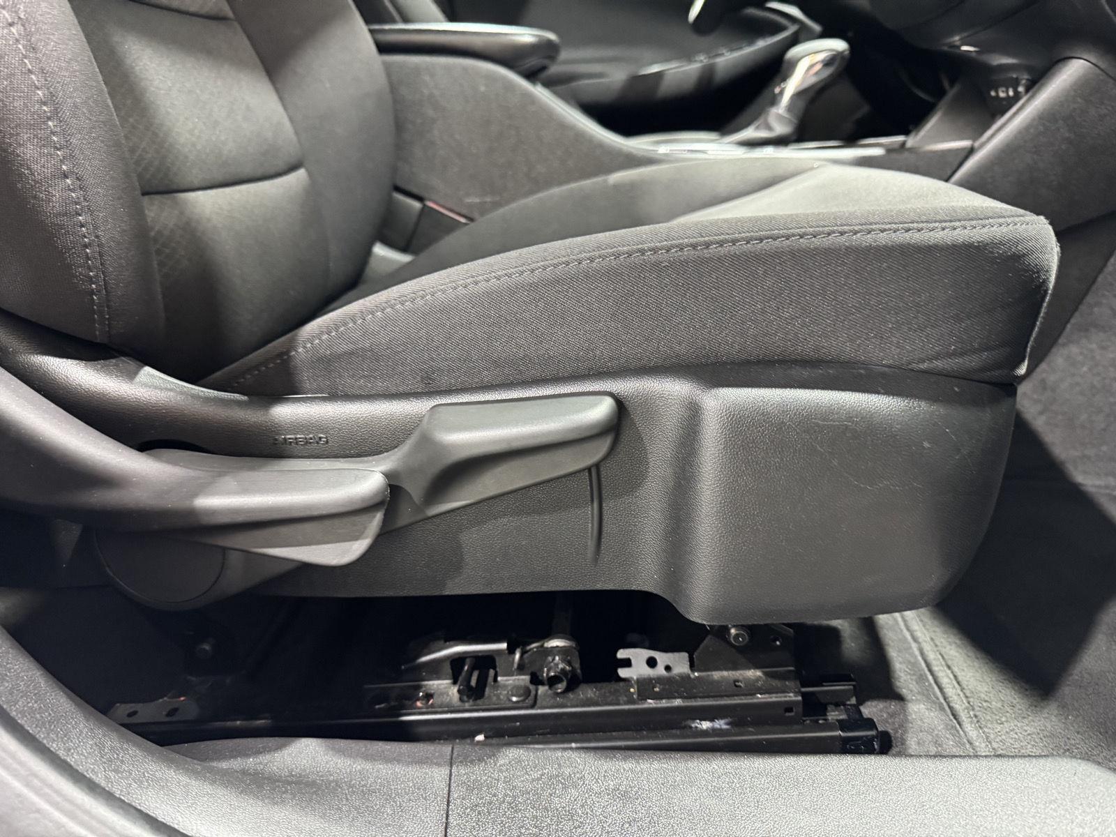 Vehicle photo 25