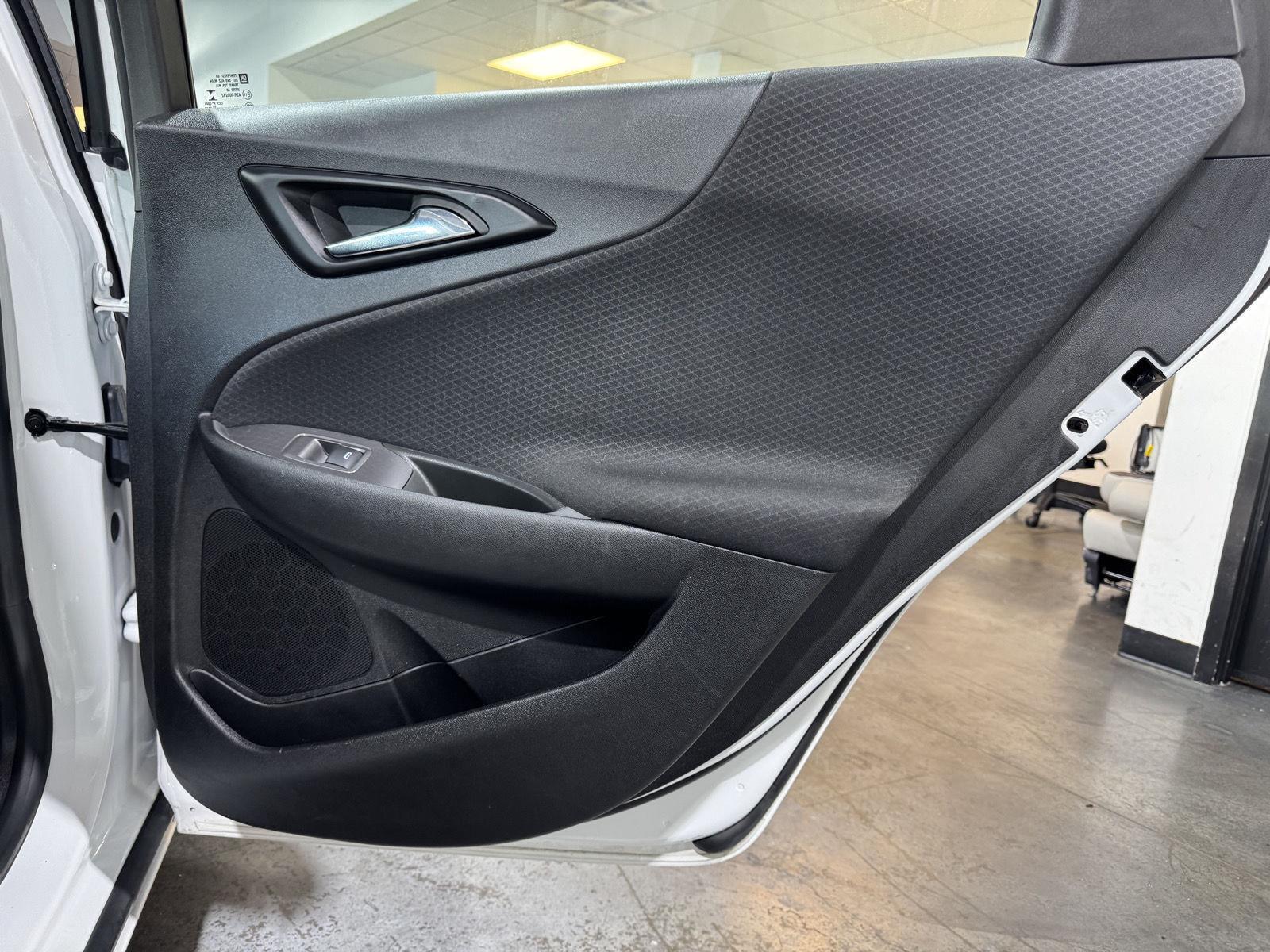 Vehicle photo 26