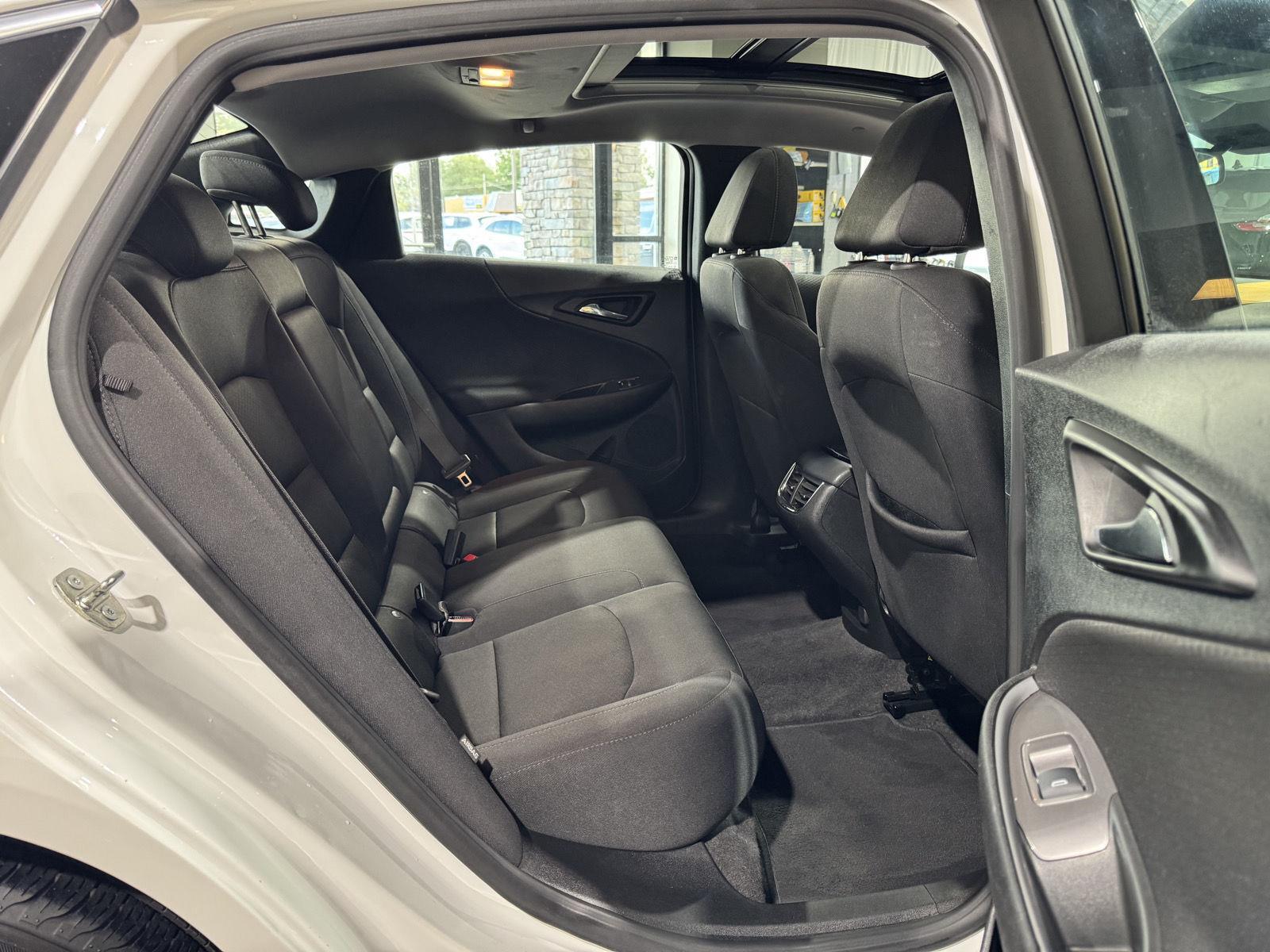 Vehicle photo 27