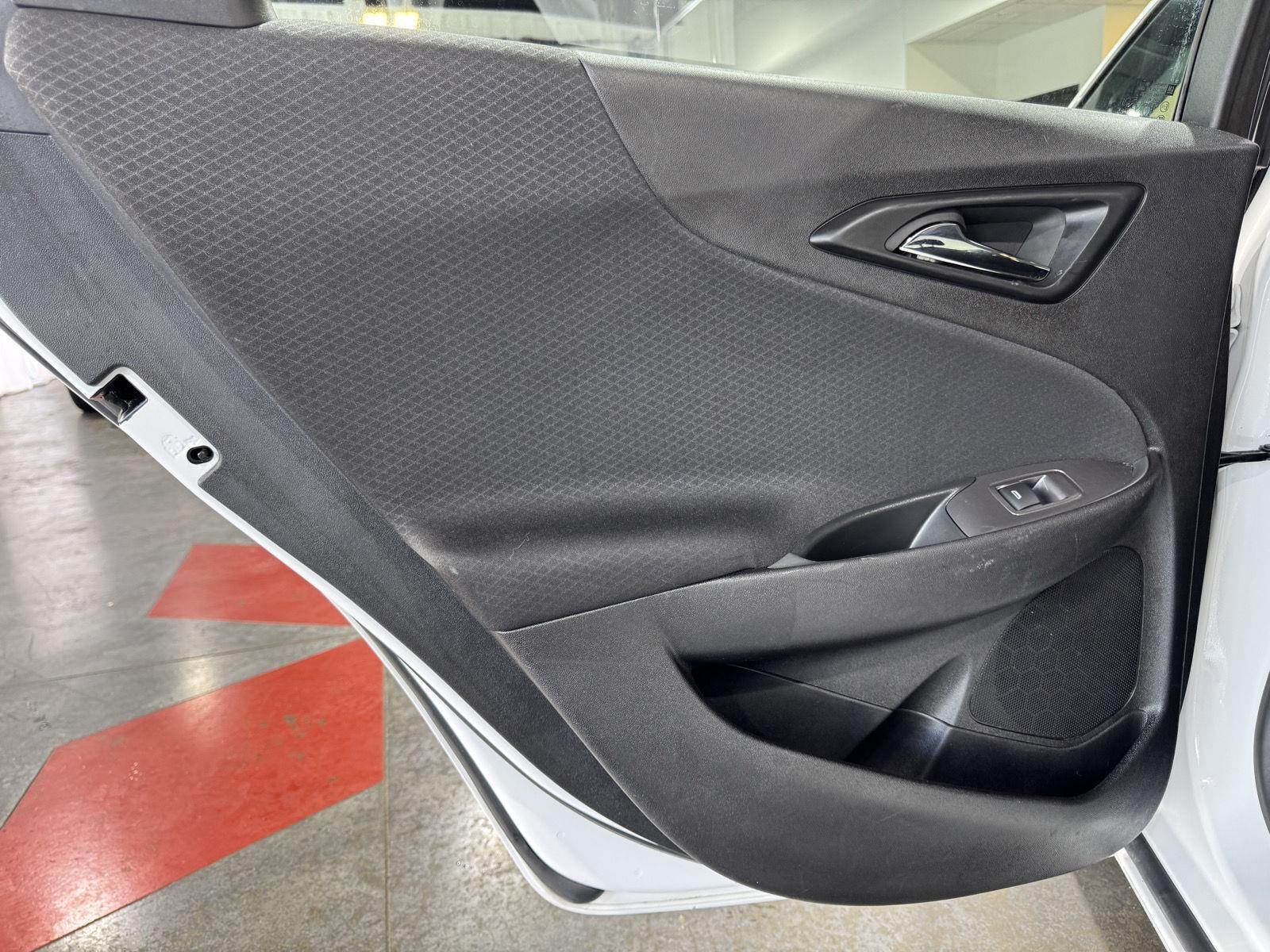 Vehicle photo 28