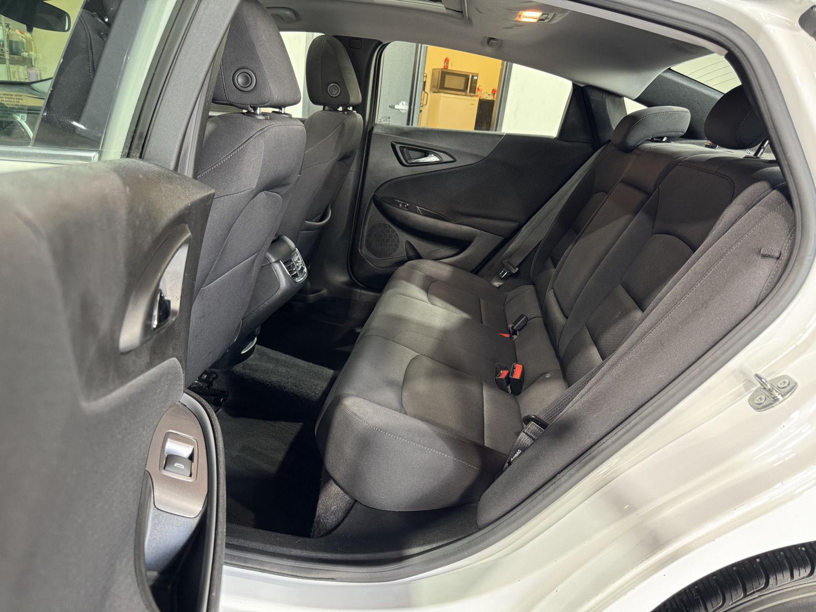 Vehicle photo 29