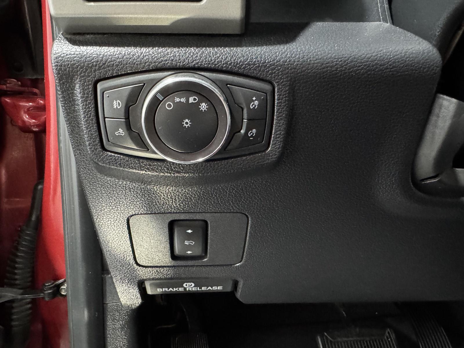 Vehicle photo 15