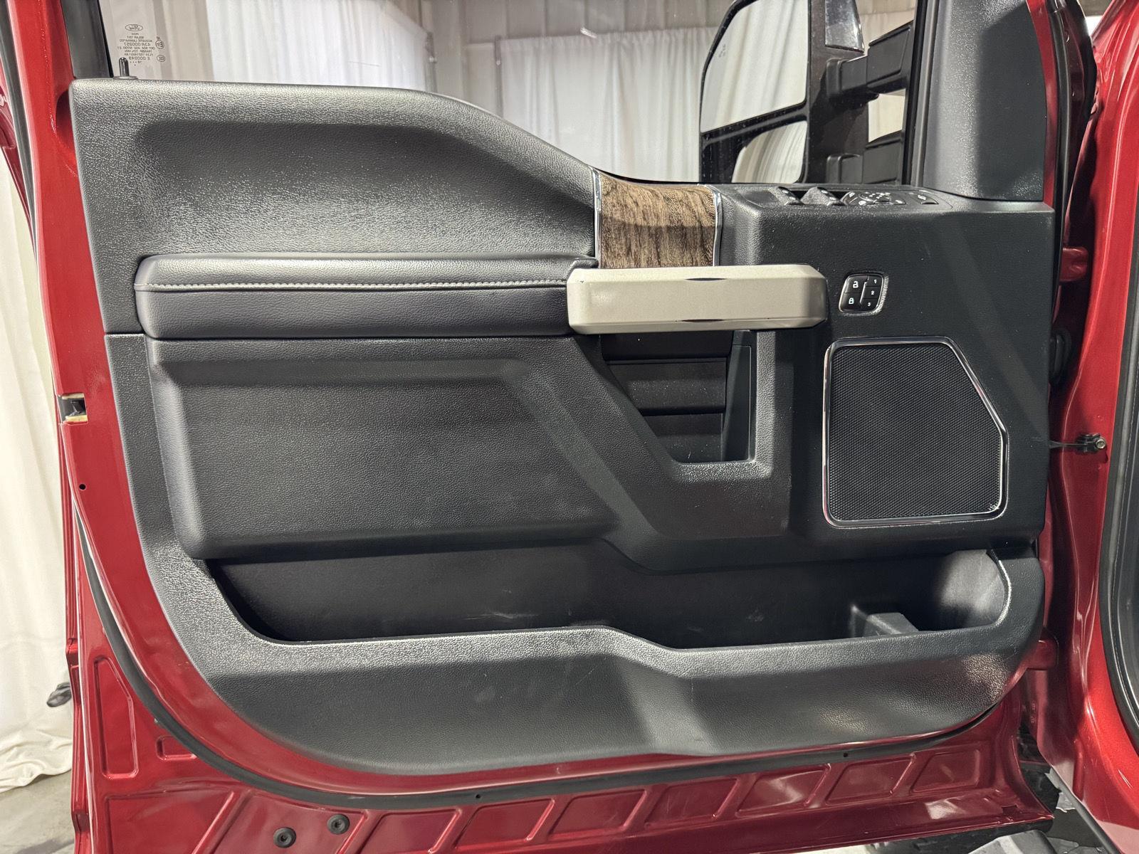 Vehicle photo 16