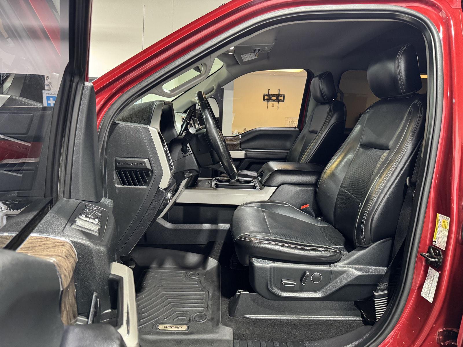 Vehicle photo 17