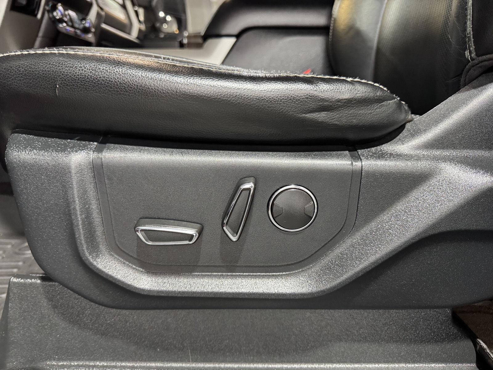 Vehicle photo 19