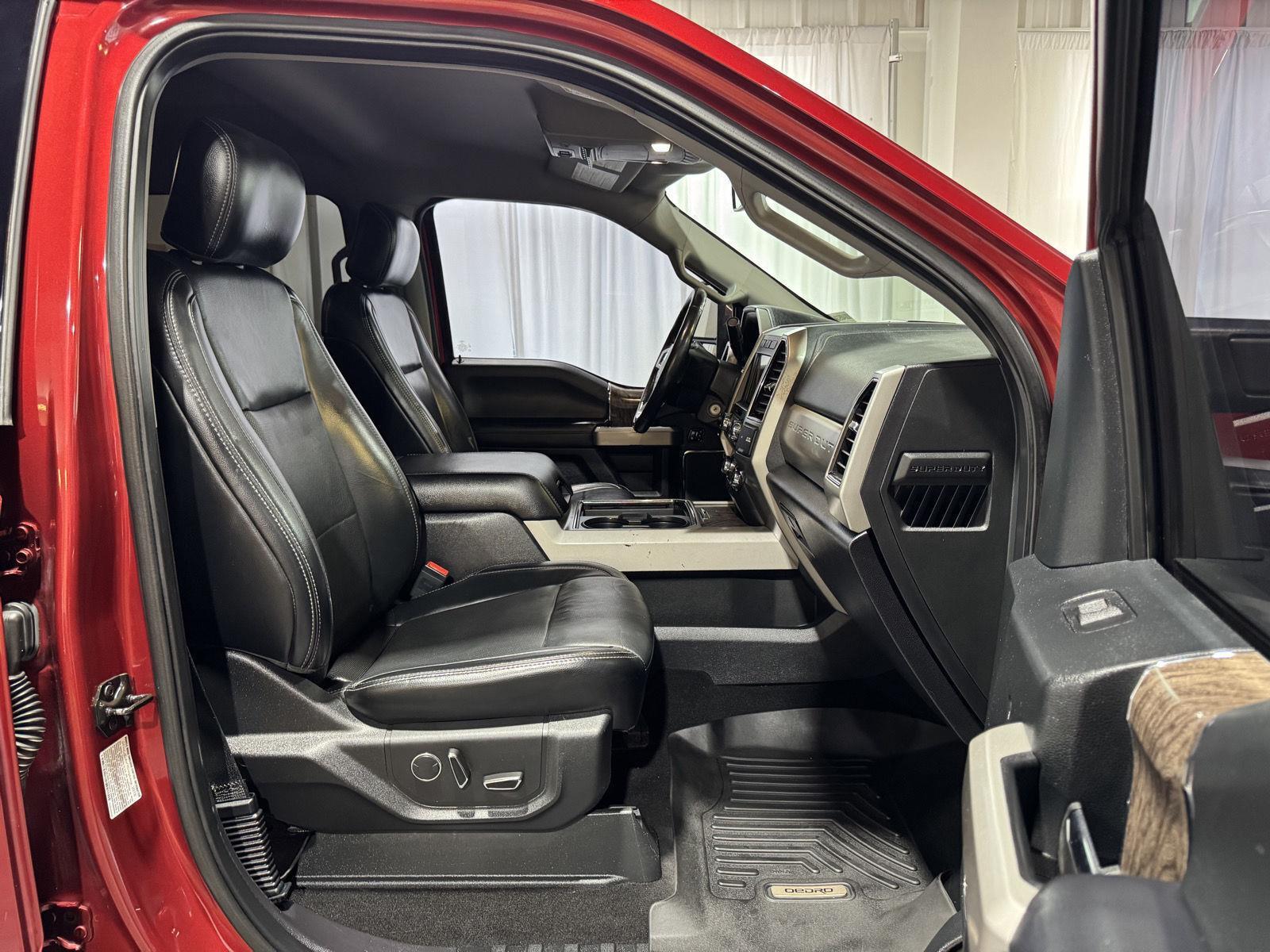 Vehicle photo 23