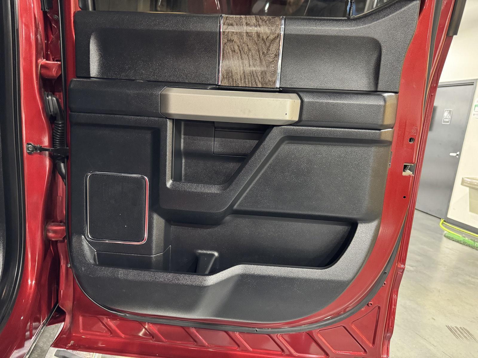 Vehicle photo 26