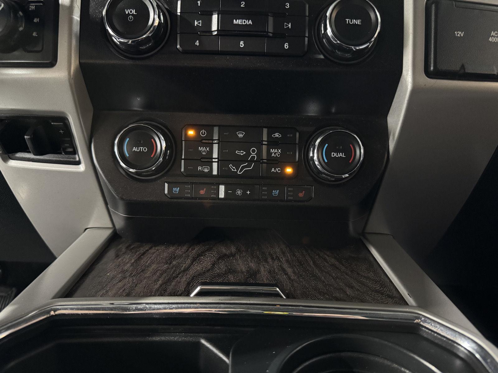 Vehicle photo 30
