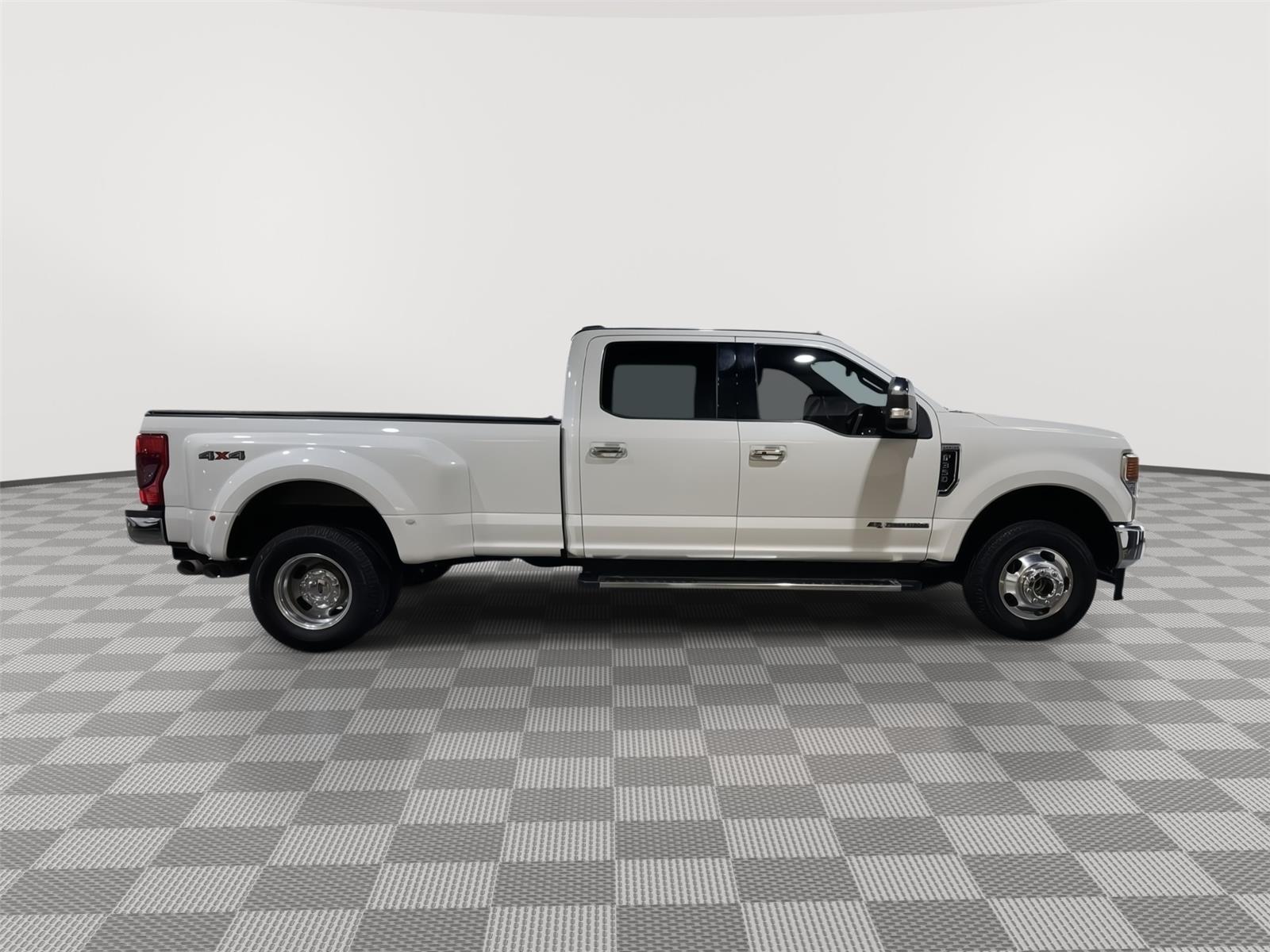 Vehicle photo 6